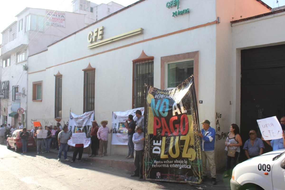 Realiza la ANUEE nueva protesta contra la CFE