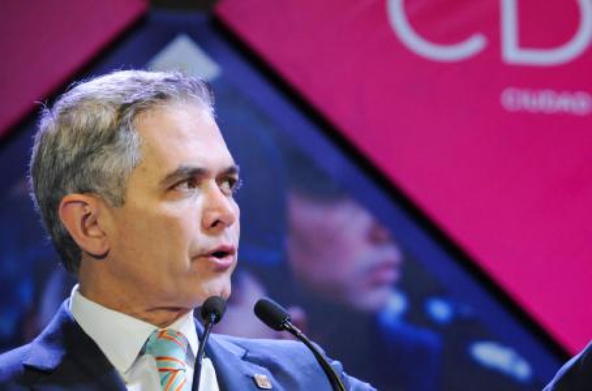 ¿Por qué Mancera quiere prohibir la venta de celulares usados?