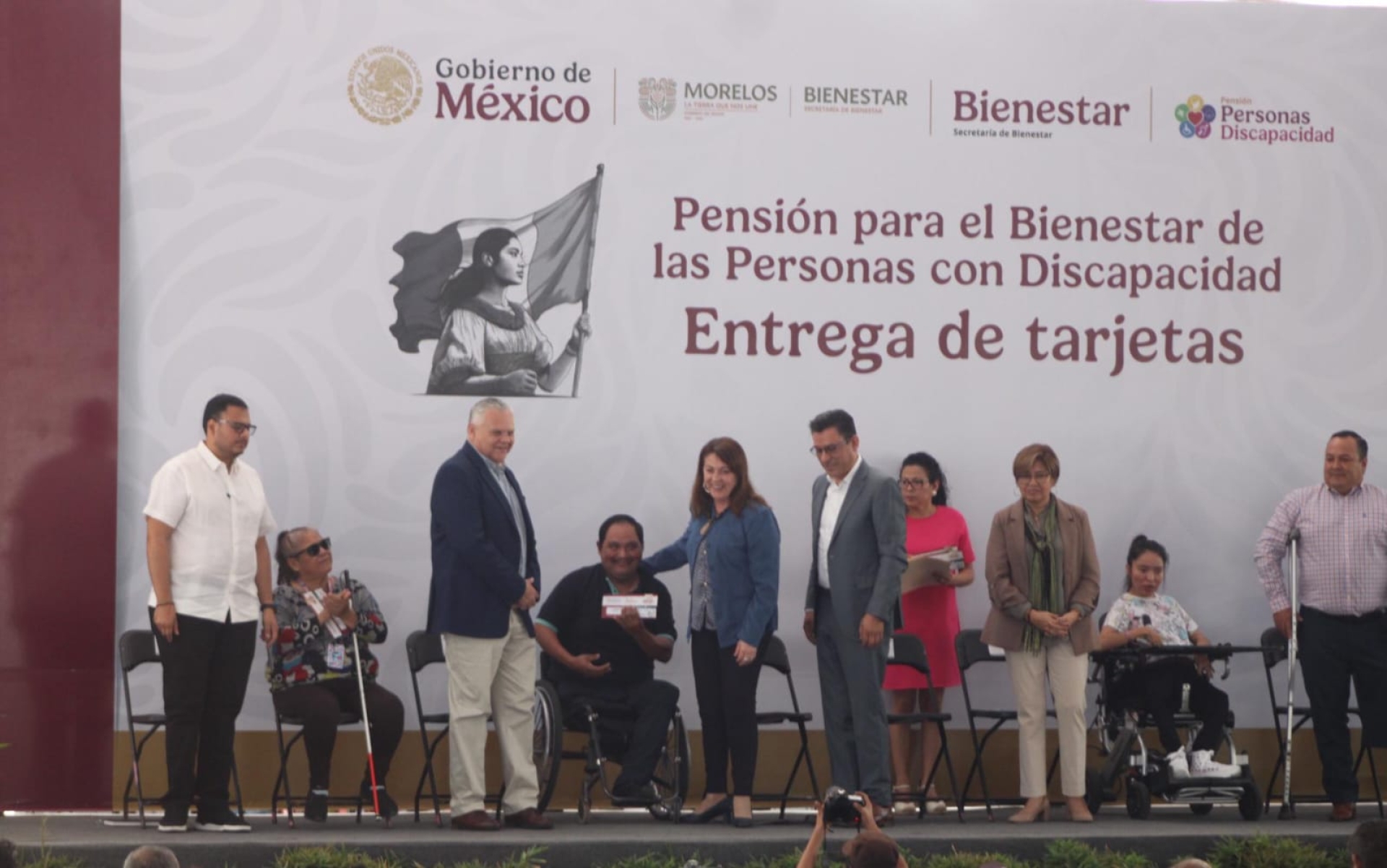 Encabeza gobernadora entrega de tarjetas de 'Pensión para el Bienestar de las personas con discapacidad'