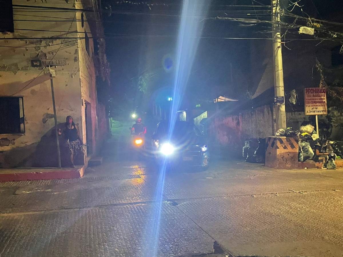 Le dispararon cuando estaba afuera de su casa