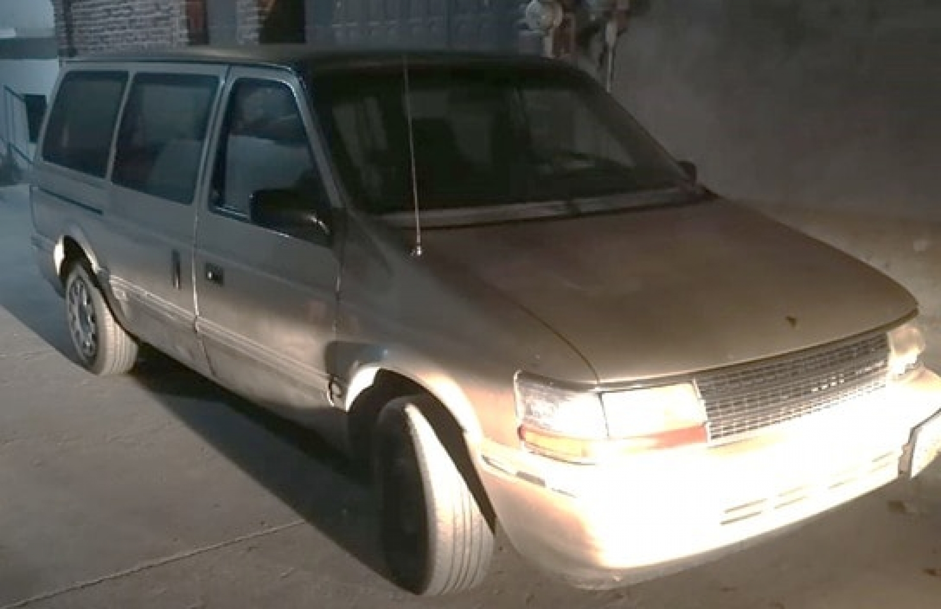 En casos distintos, hallan una camioneta y un auto robados