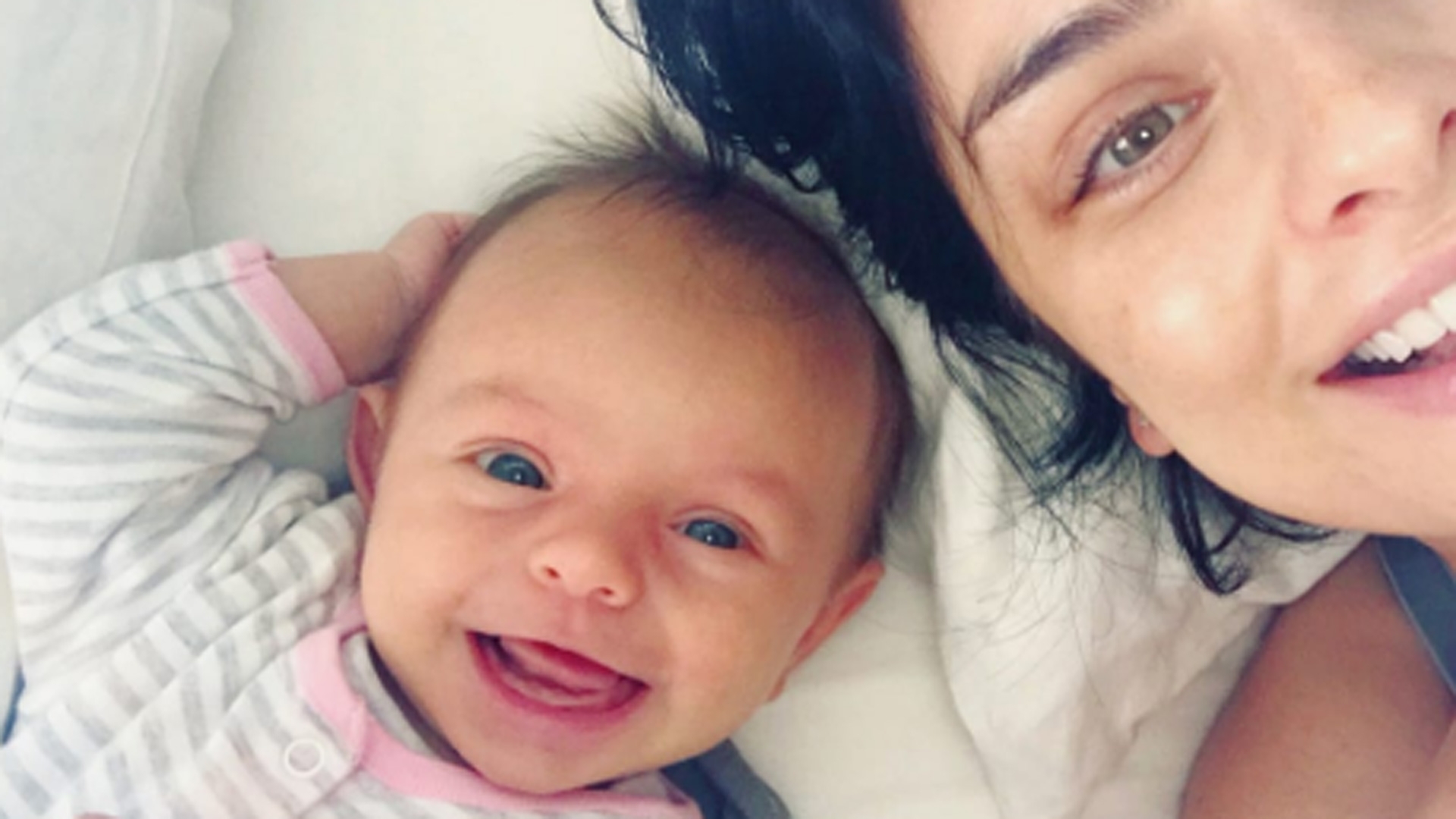 Con esta tierna foto, Aislinn Derbez celebra los primeros 5 meses de Kailani