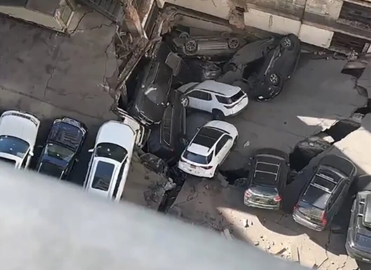 Se desploma estacionamiento en Nueva York; reportan un muerto y lesionados