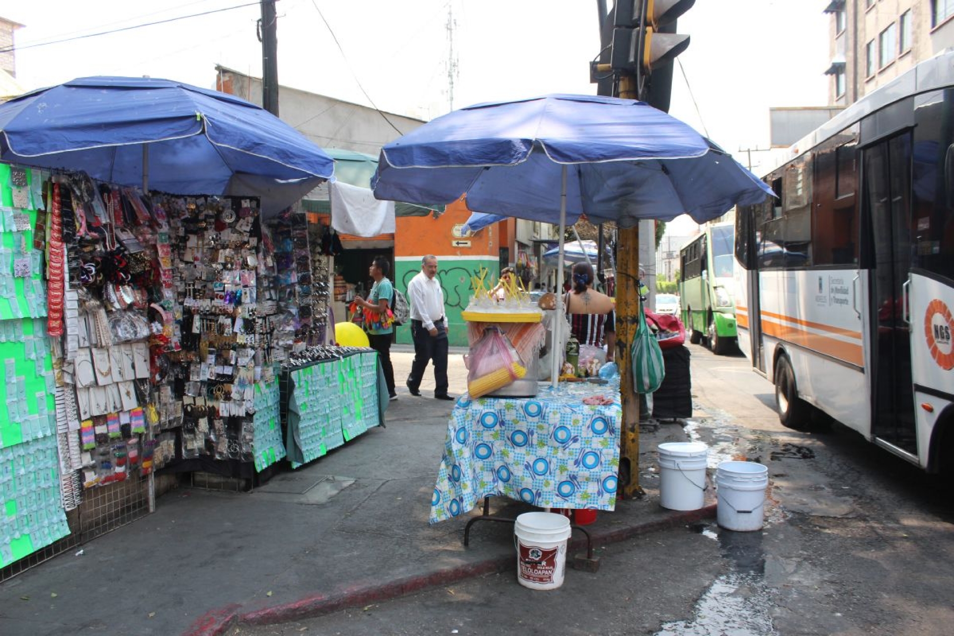 Líder de ambulantes se opone a reubicación