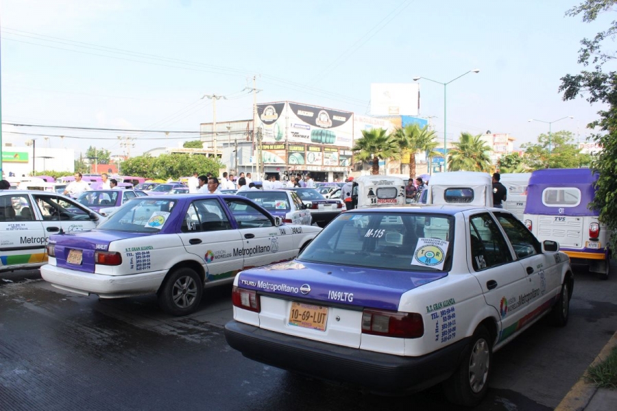 Aplazan un año la regularización de taxis; operarán con permisos