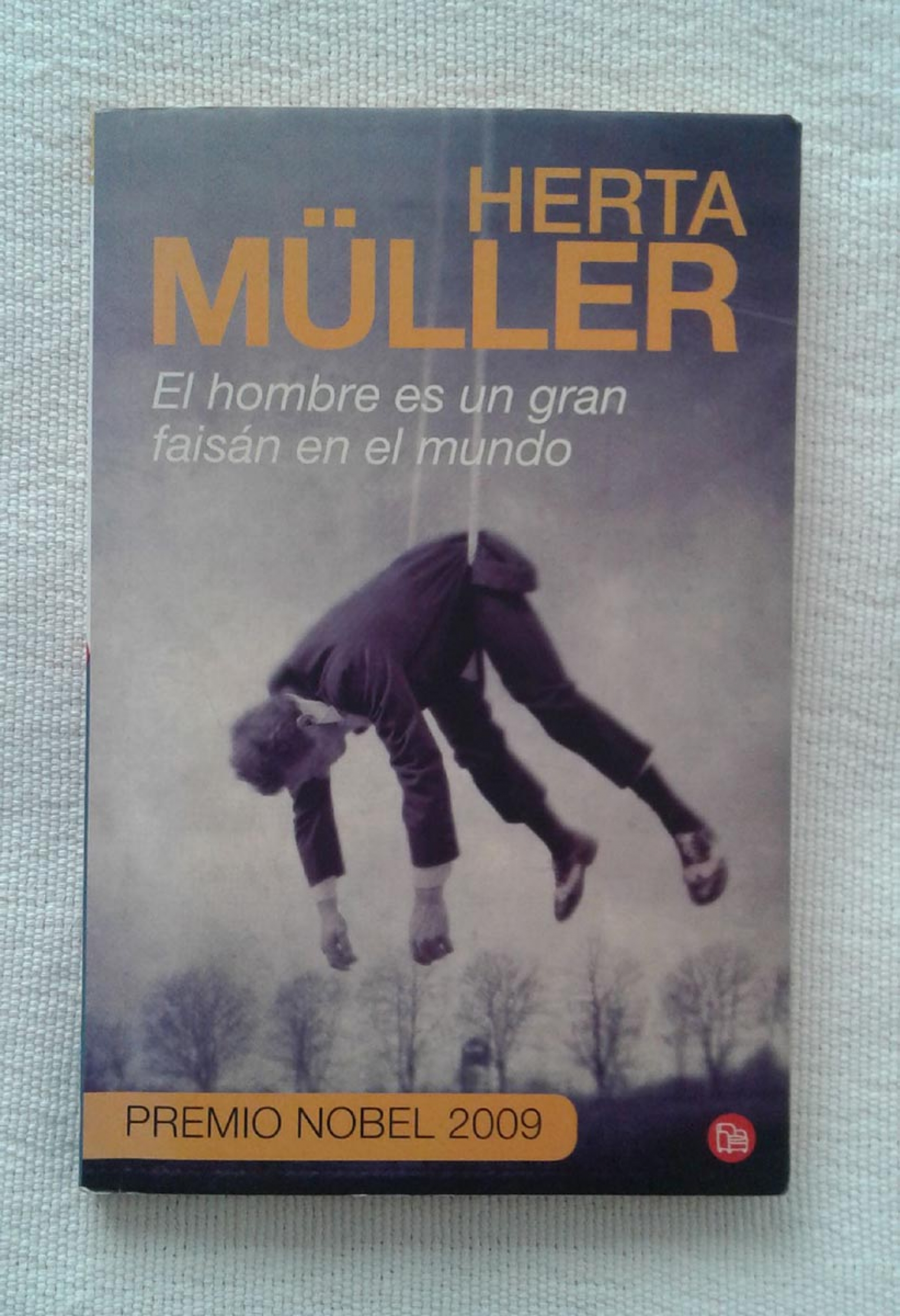 El hombre es un gran faisán en el mundo