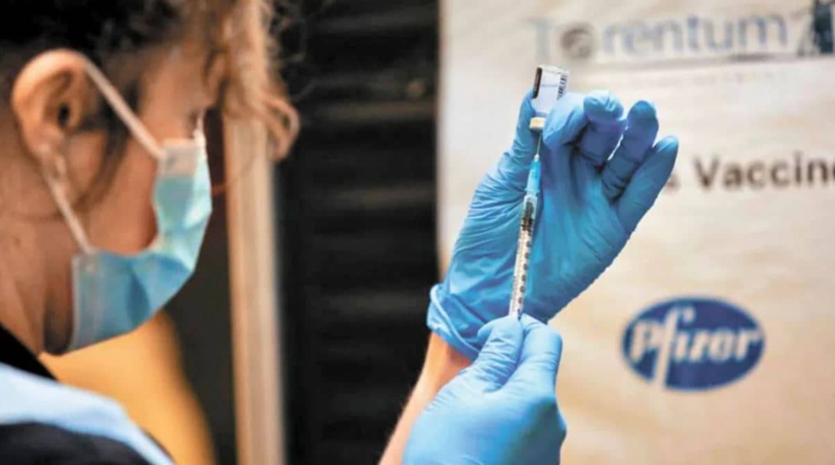Estados Unidos aplicará refuerzo de vacuna Pfizer a partir de los 16 años