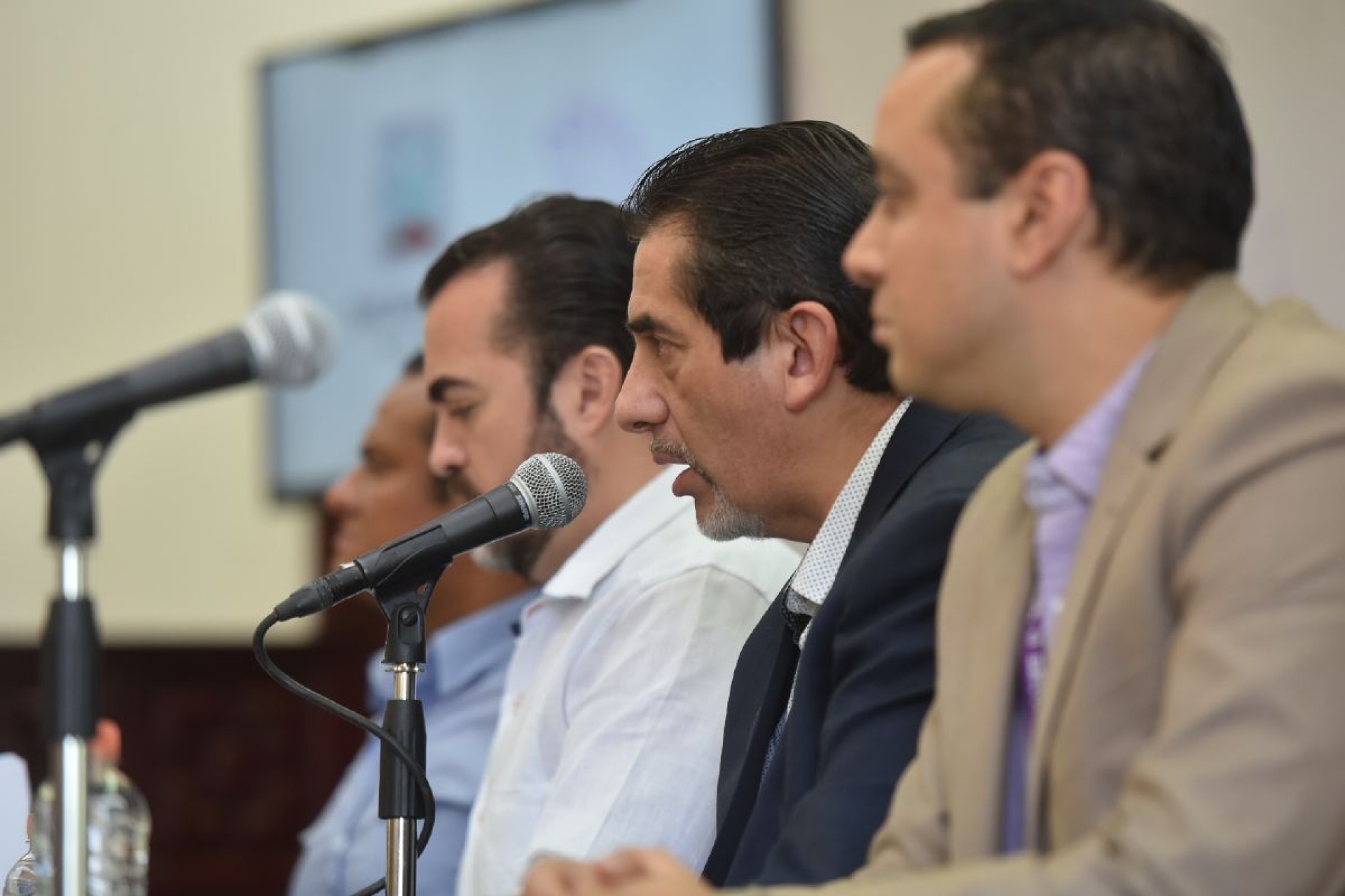 SIETE CASOS SOSPECHOSOS, DESCARTADOS