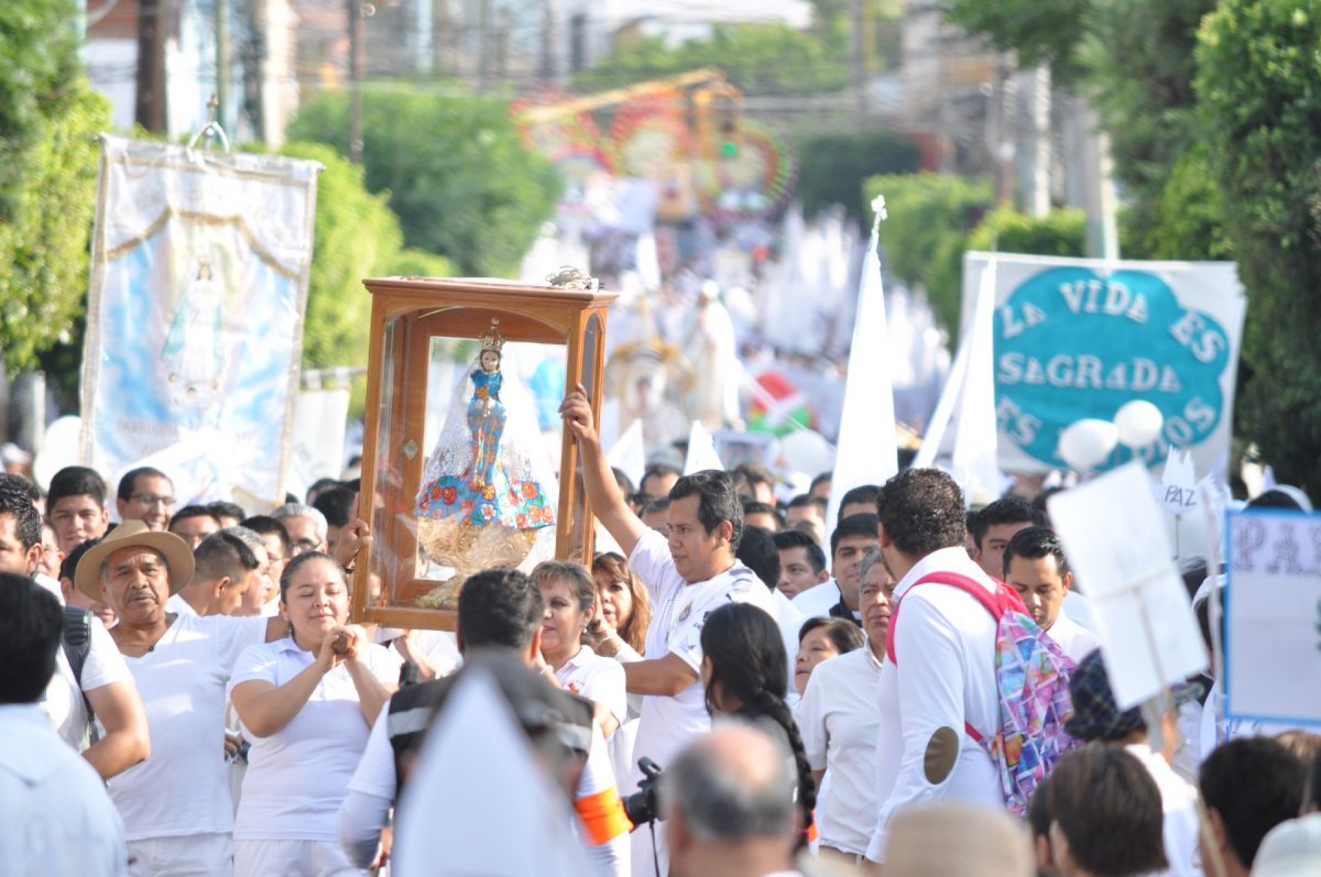 Miles participan en la Cuarta Caminata por la Paz