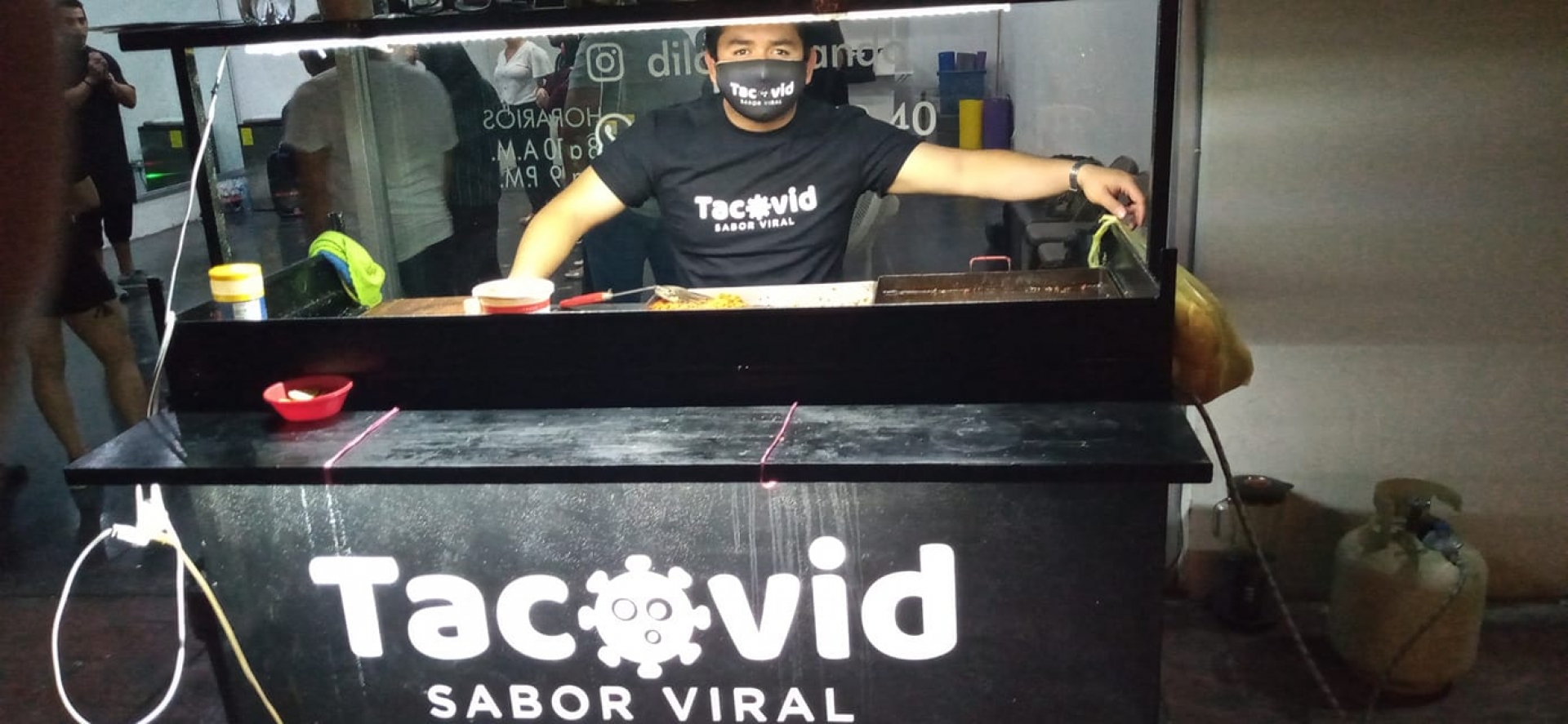 Taquería 'Tacovid' causa sensación y se vuelve viral