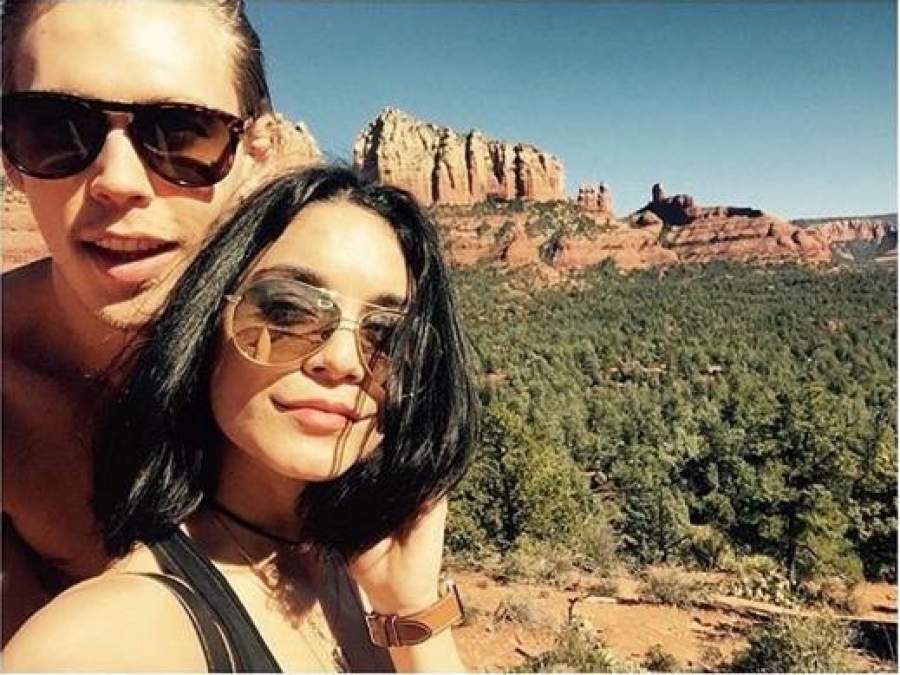 Investigan a Vanessa Hudgens por "rayar" piedra roja
