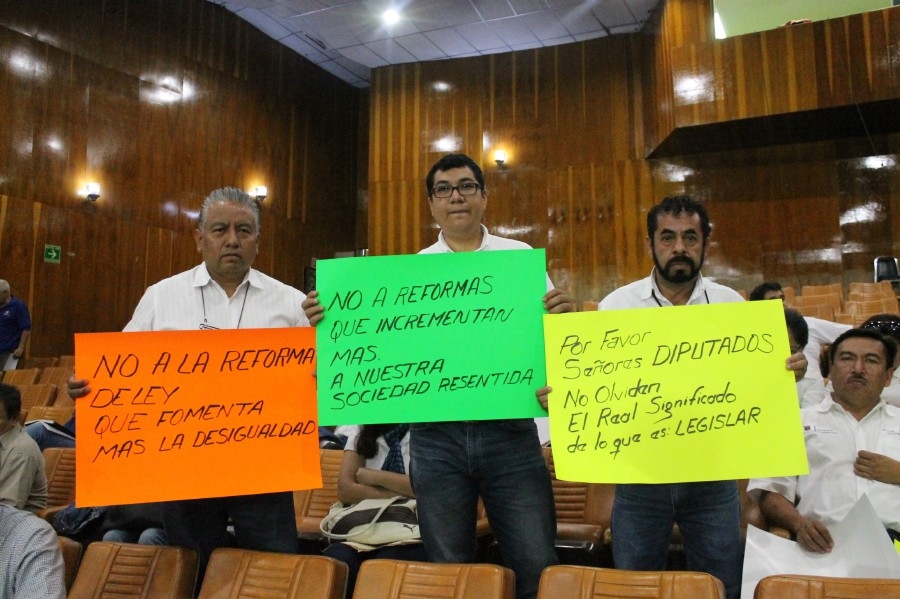 Trabajadores afectados por reforma en el esquema de pensiones pactan negociar con diputados