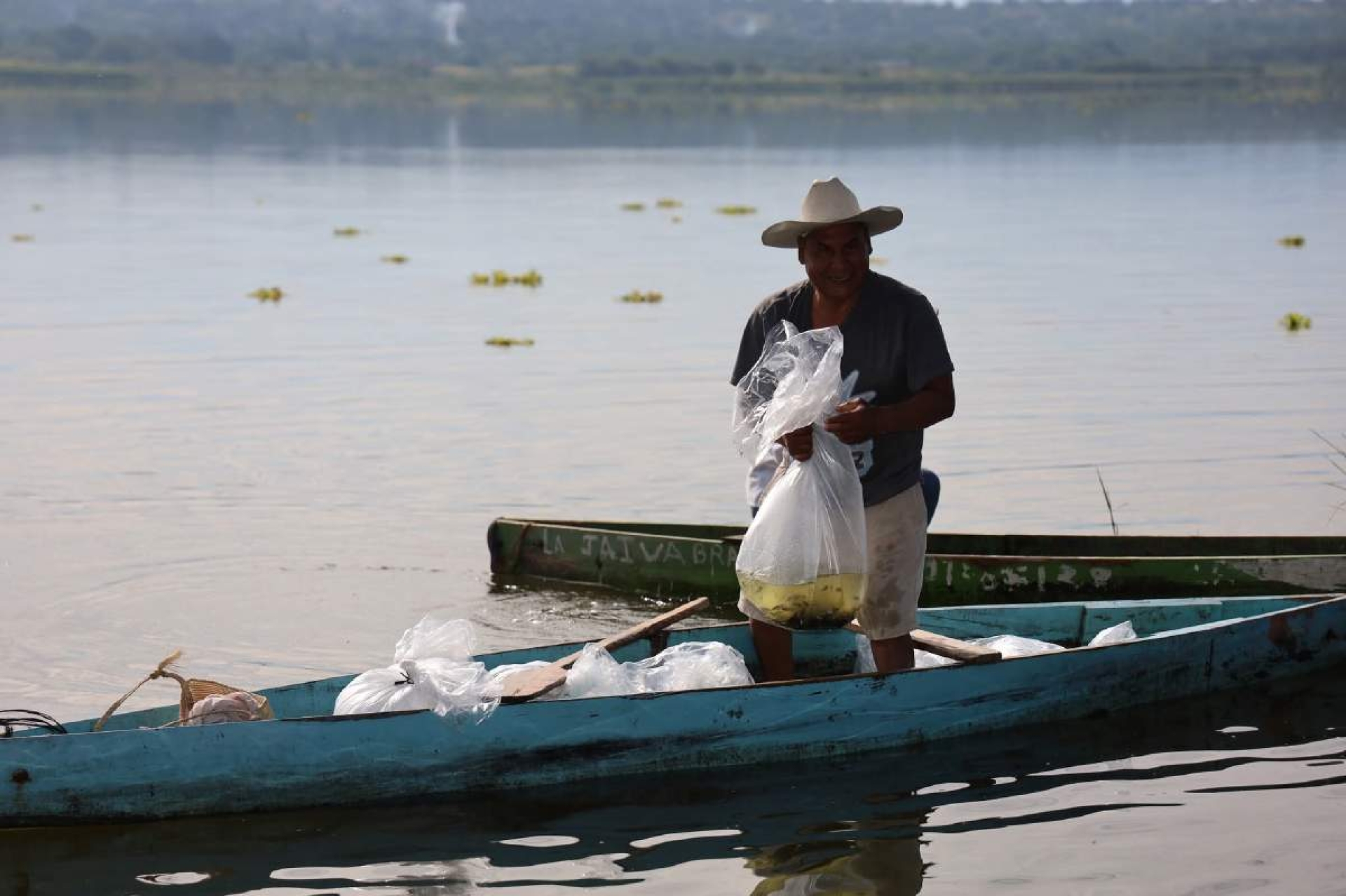 Pescadores de Coatetelco esperan repunte en ventas