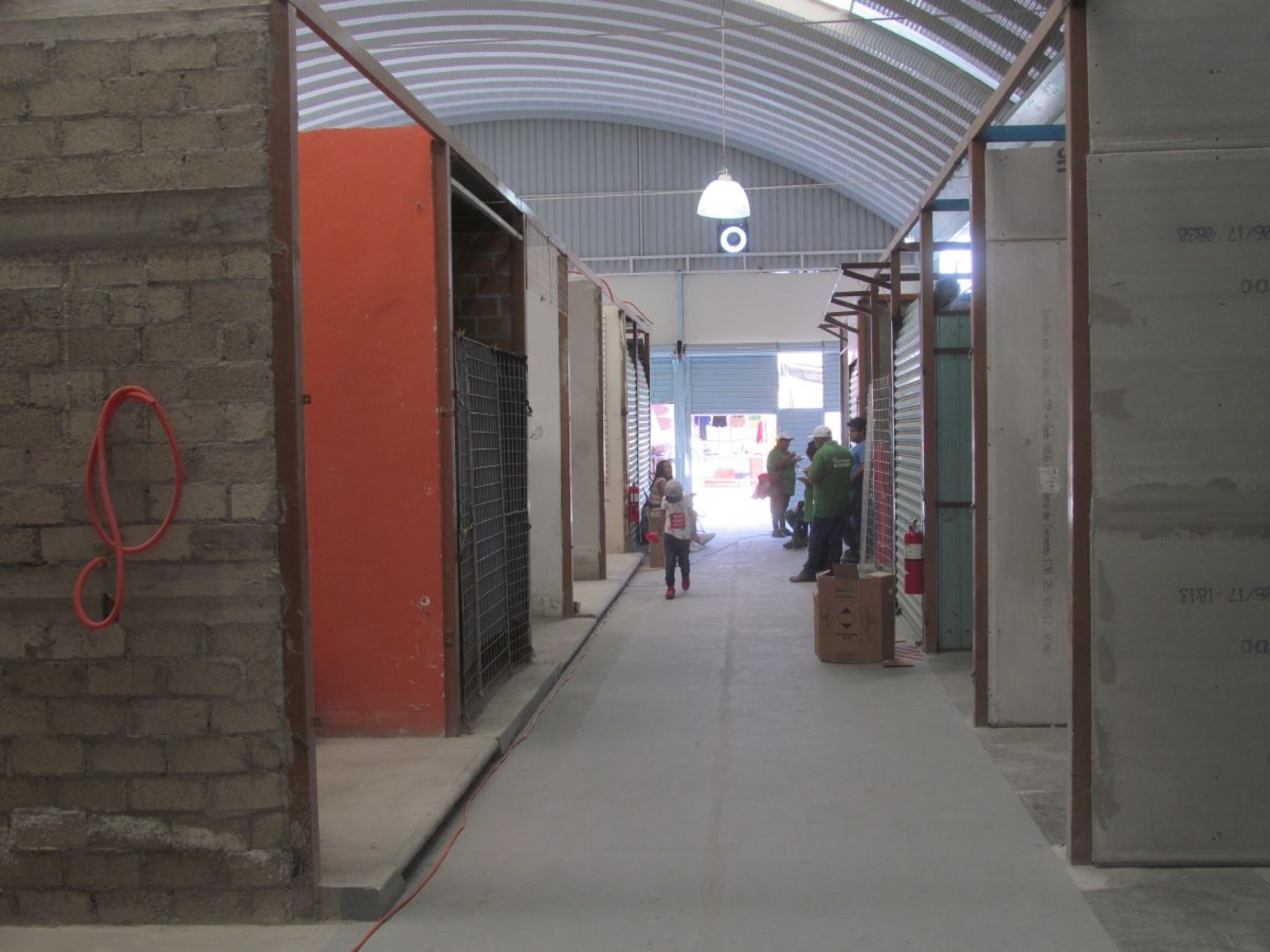 Buscarán retirar a comerciantes con local que no ocupan