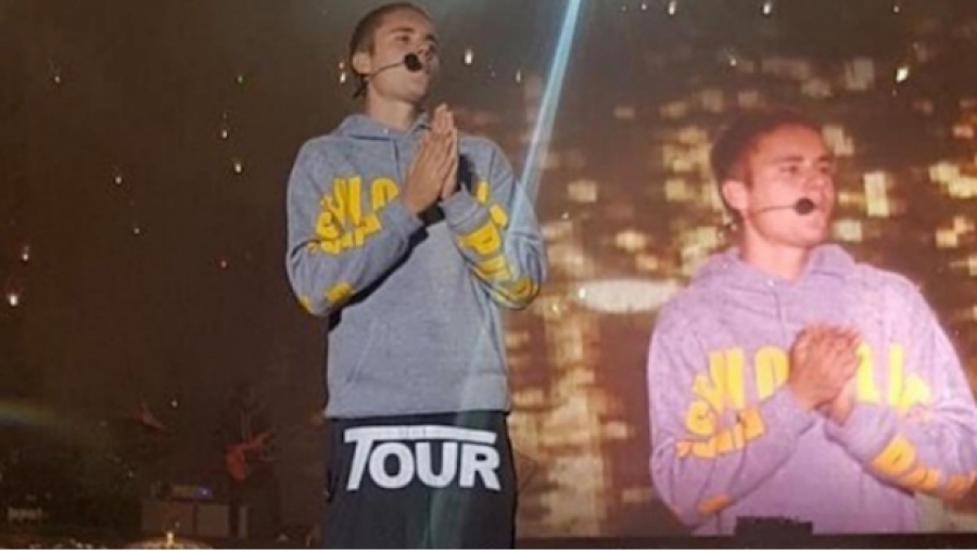 Lanzan botella a Justin Bieber por no cantar ’Despacito’
