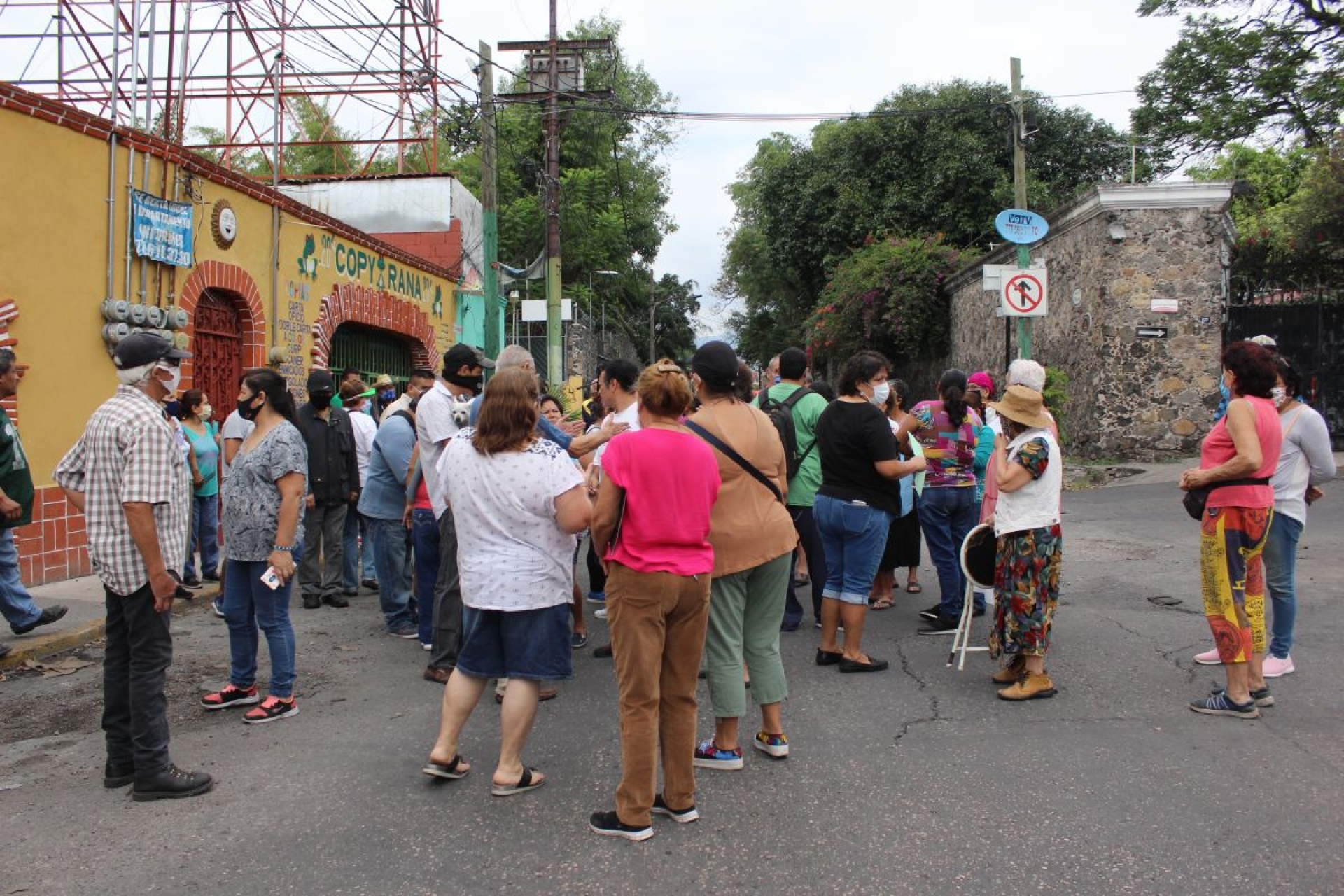 Bloquean avenida Atlacomulco por falta de agua