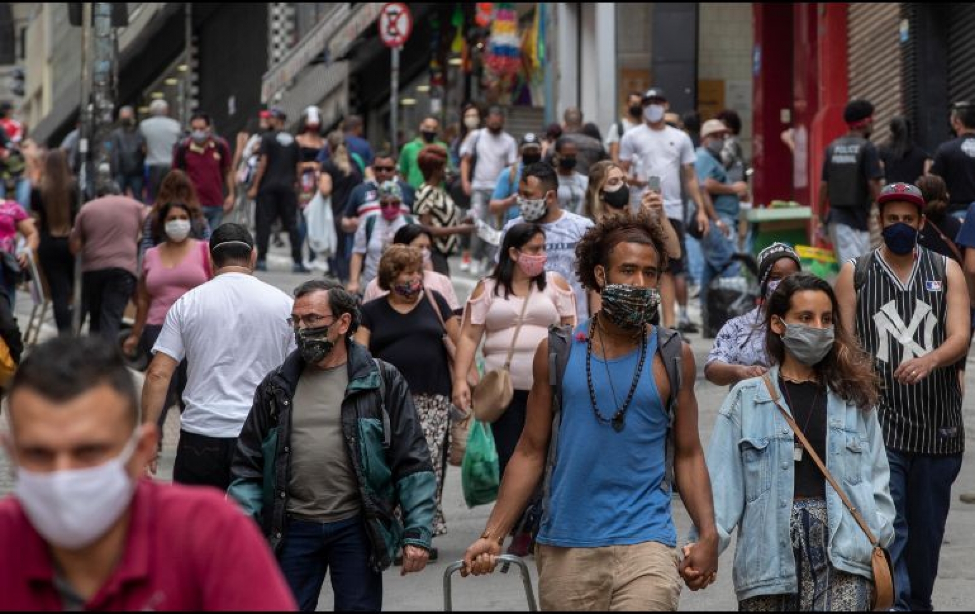 La OPS advierte sobre "brotes recurrentes" de COVID-19 por dos años
