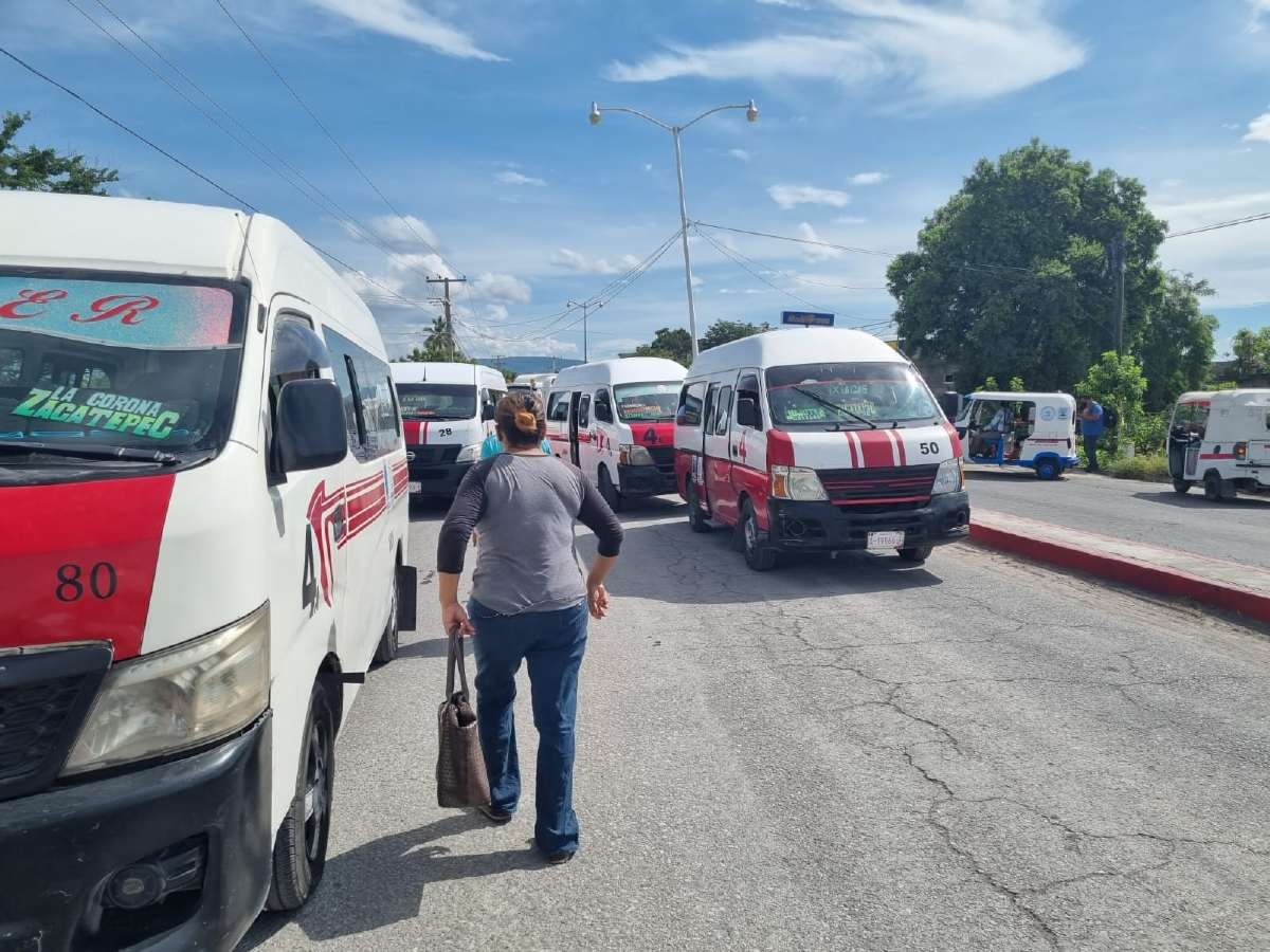Suman tres días de bloqueo en Santa Rosa Treinta