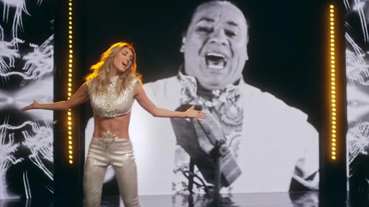 Anahí estrena canción con Juan Gabriel