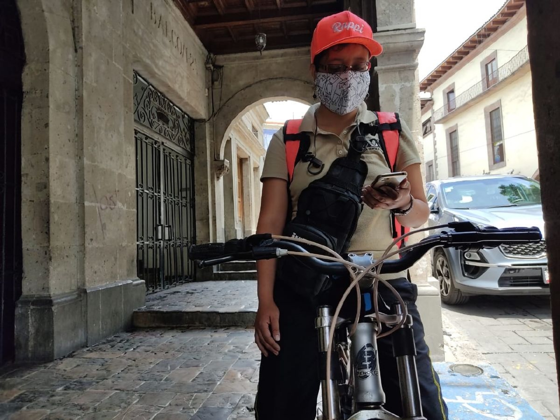 Cuando la bici falla entrega comida a pie