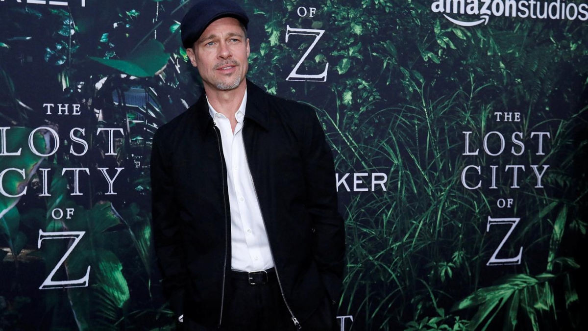 Brad Pitt, más delgado, pasó por una alfombra roja en Hollywood
