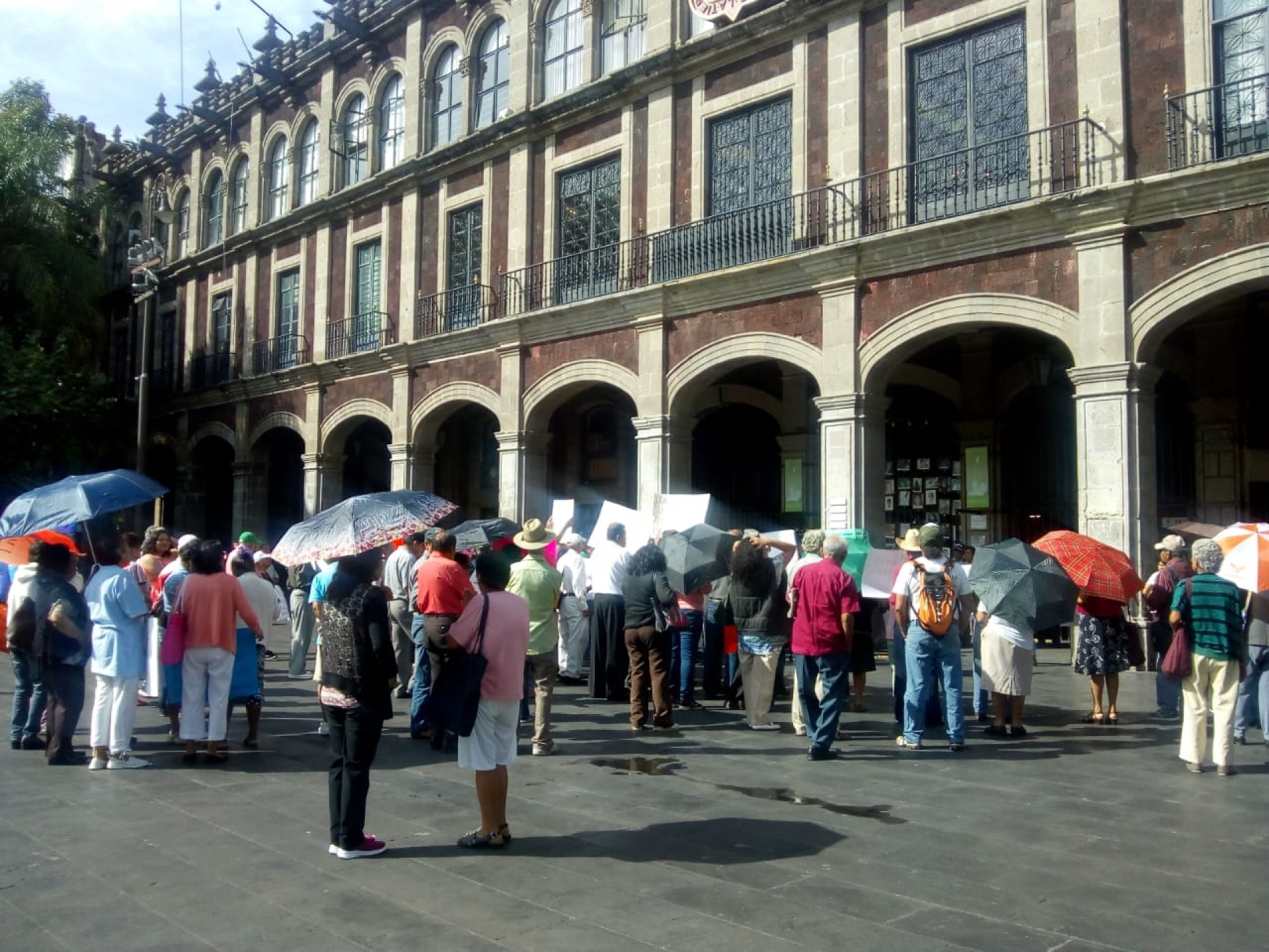 Se pronuncian ciudadanos contra incremento en impuestos