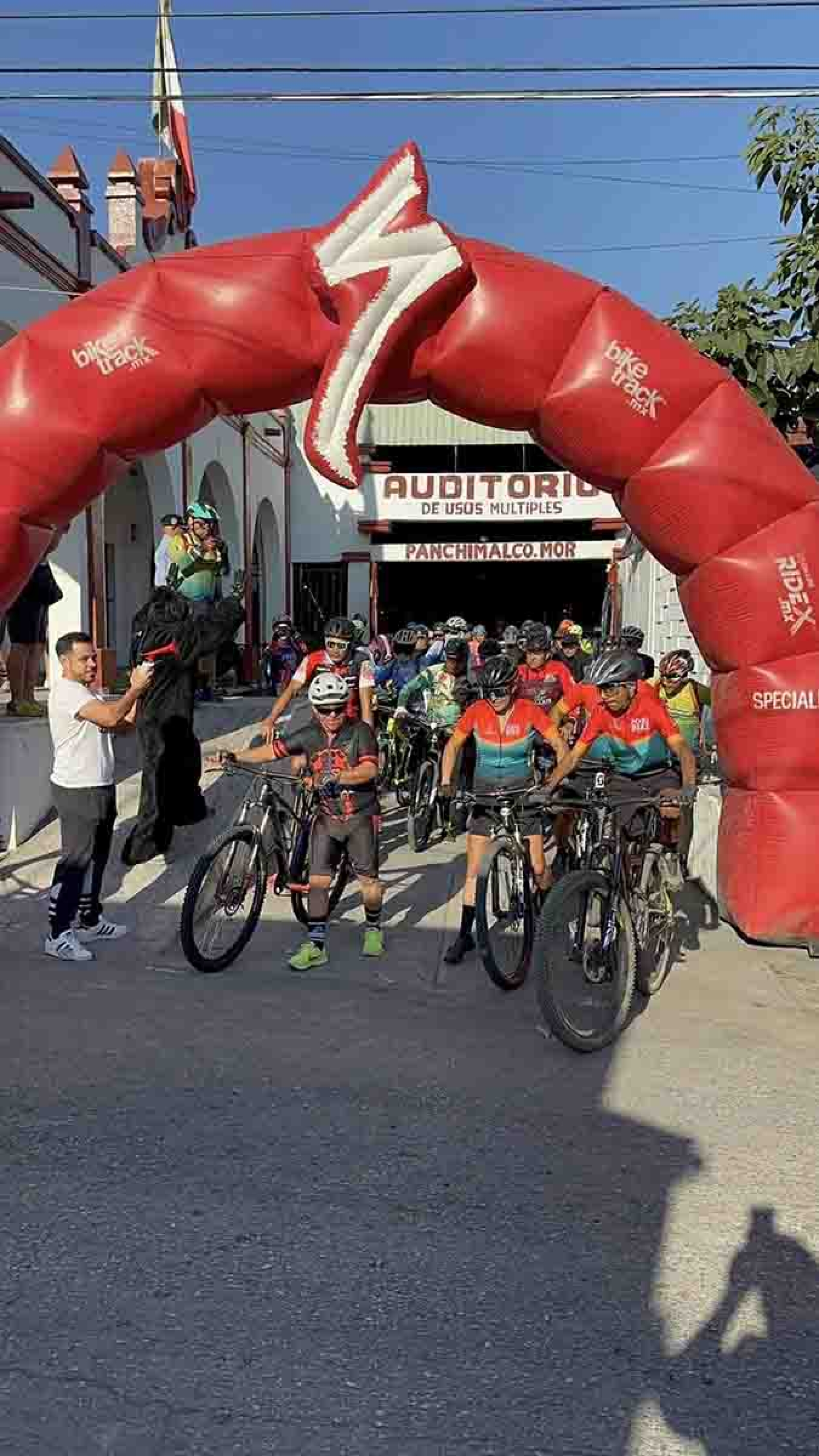 Conmemoran Día de la Mujer con rodada