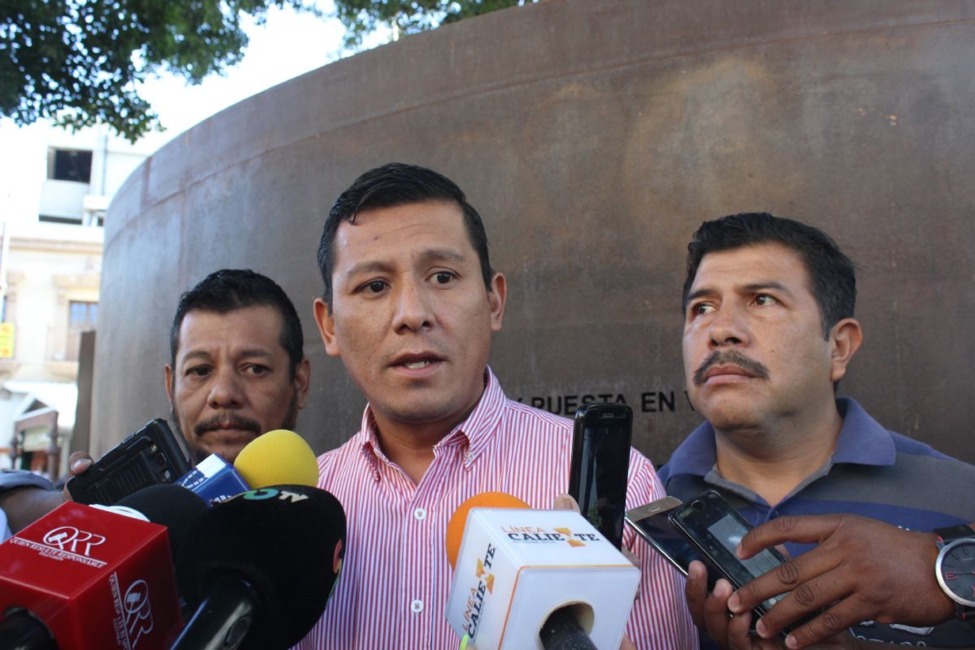 Deudos de jóvenes asesinados protestan por excarcelación de uno de los implicados en el crimen