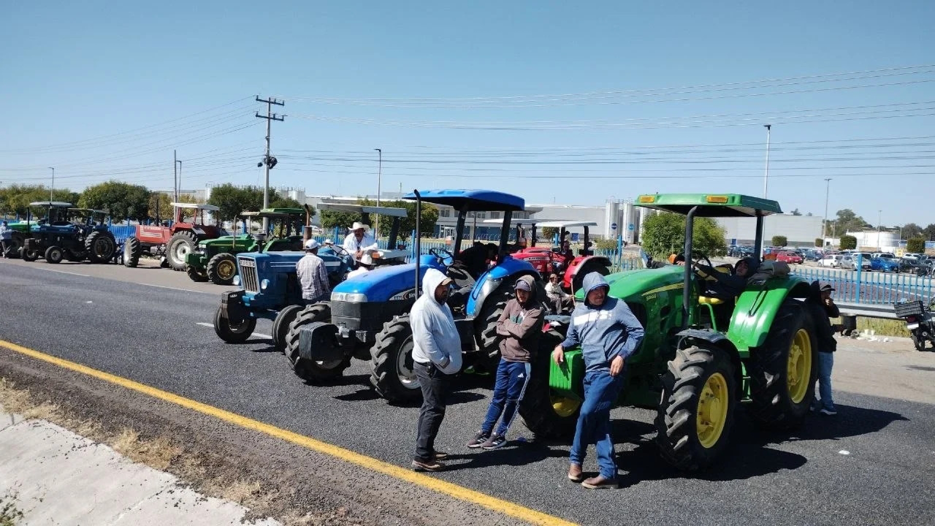 Transportistas y agricultores suspenden bloqueos; retomarán diálogo con gobierno