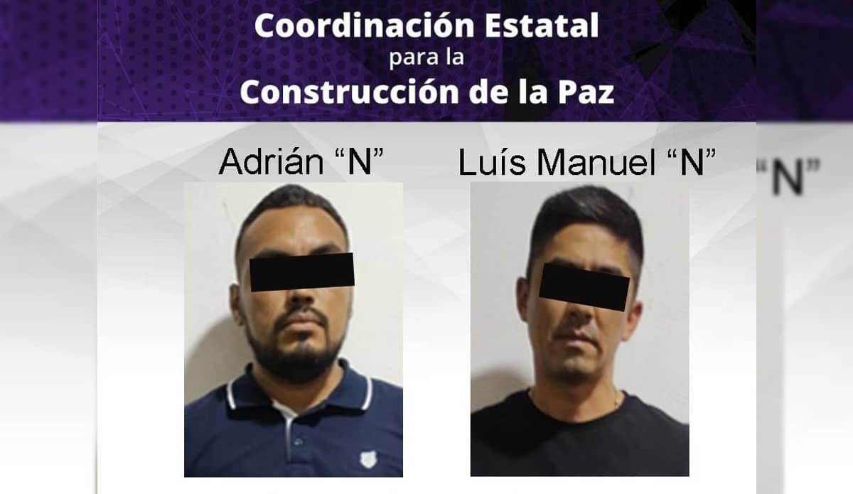 Transportaban un arma y lonas con mensajes en un auto