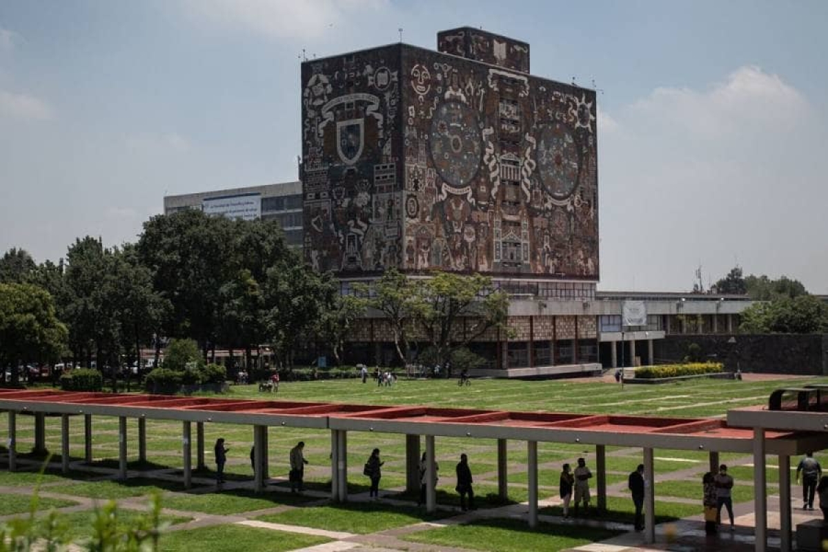 UNAM anuncia regreso gradual a clases presenciales ante "semáforo verde"