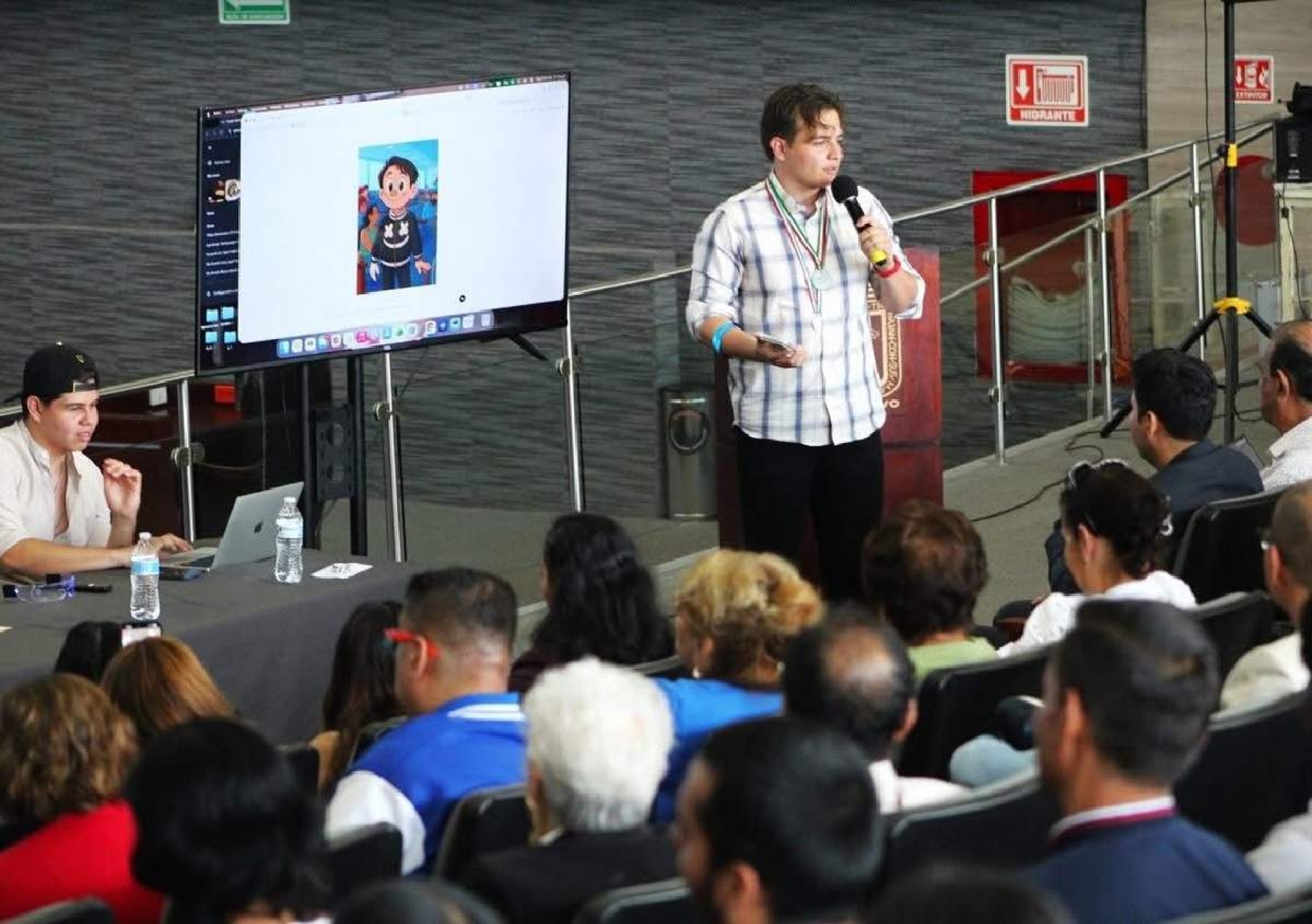 Encabeza Gerardo Abarca taller de Inteligencia Artificial para emprendedores