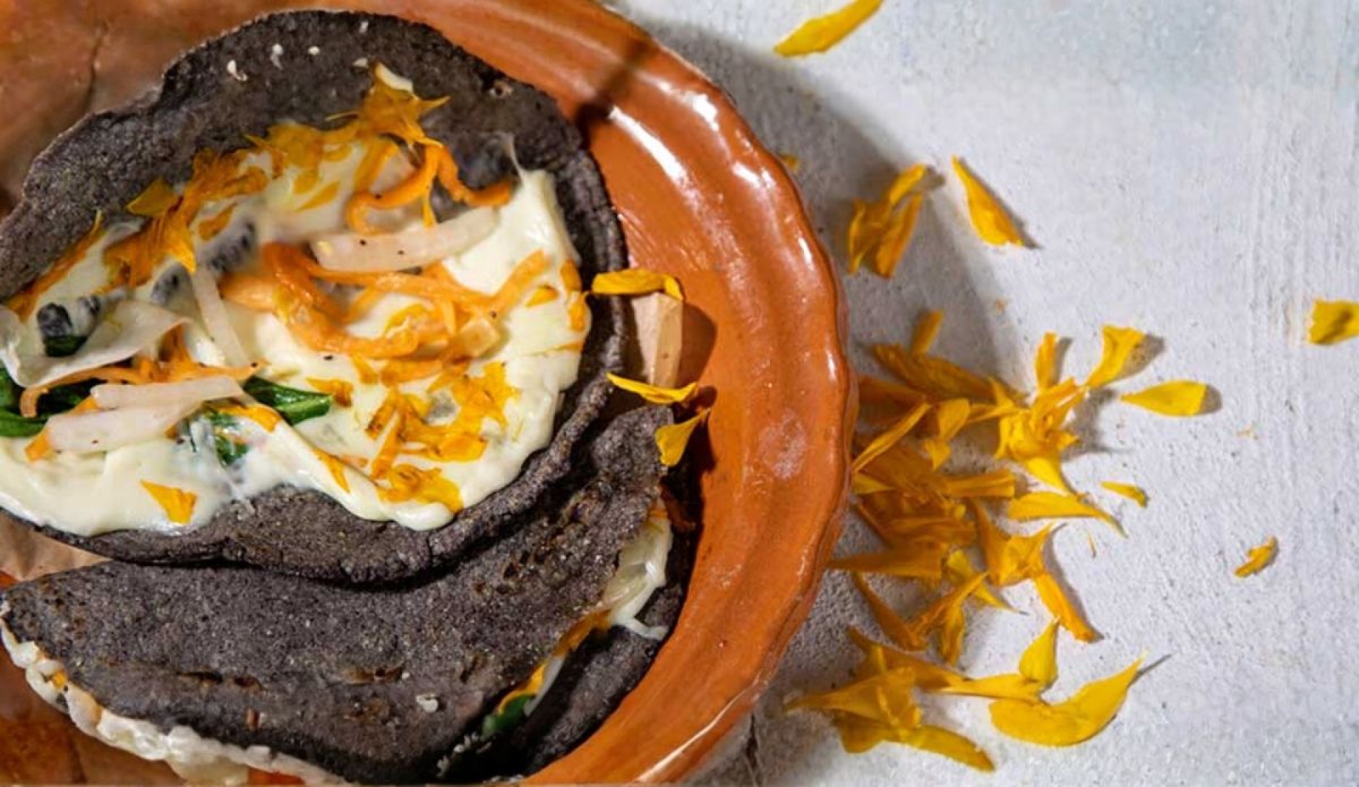 Quesadillas de flor de cempasúchil, un toque otoñal lleno de sabor y color