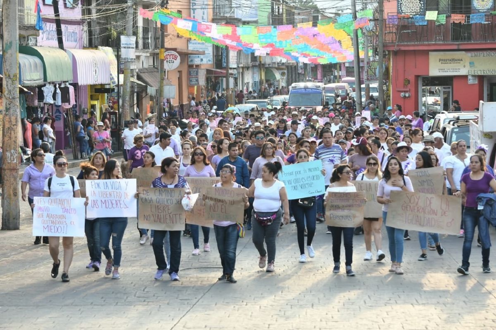 Marchan por el Día de la Mujer en Yautepec