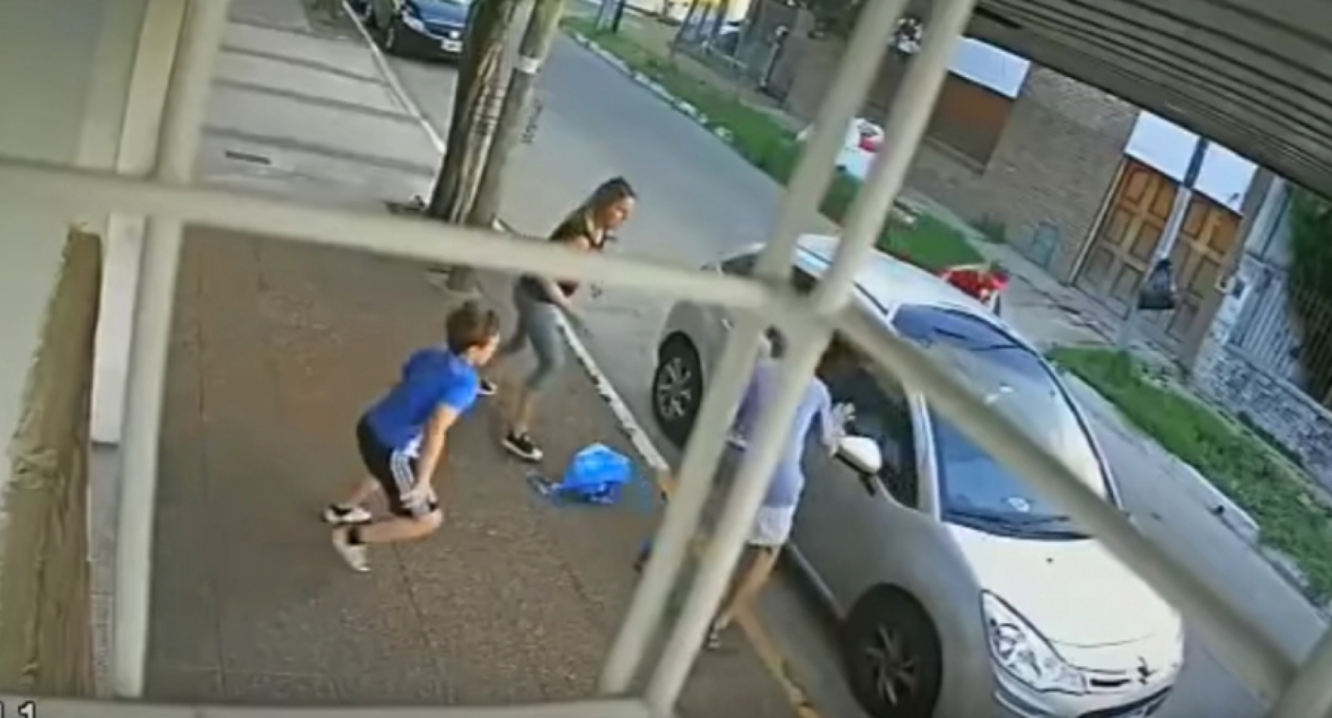 VIDEO: Niño enfrentó a ladrones para evitar robo a la mamá