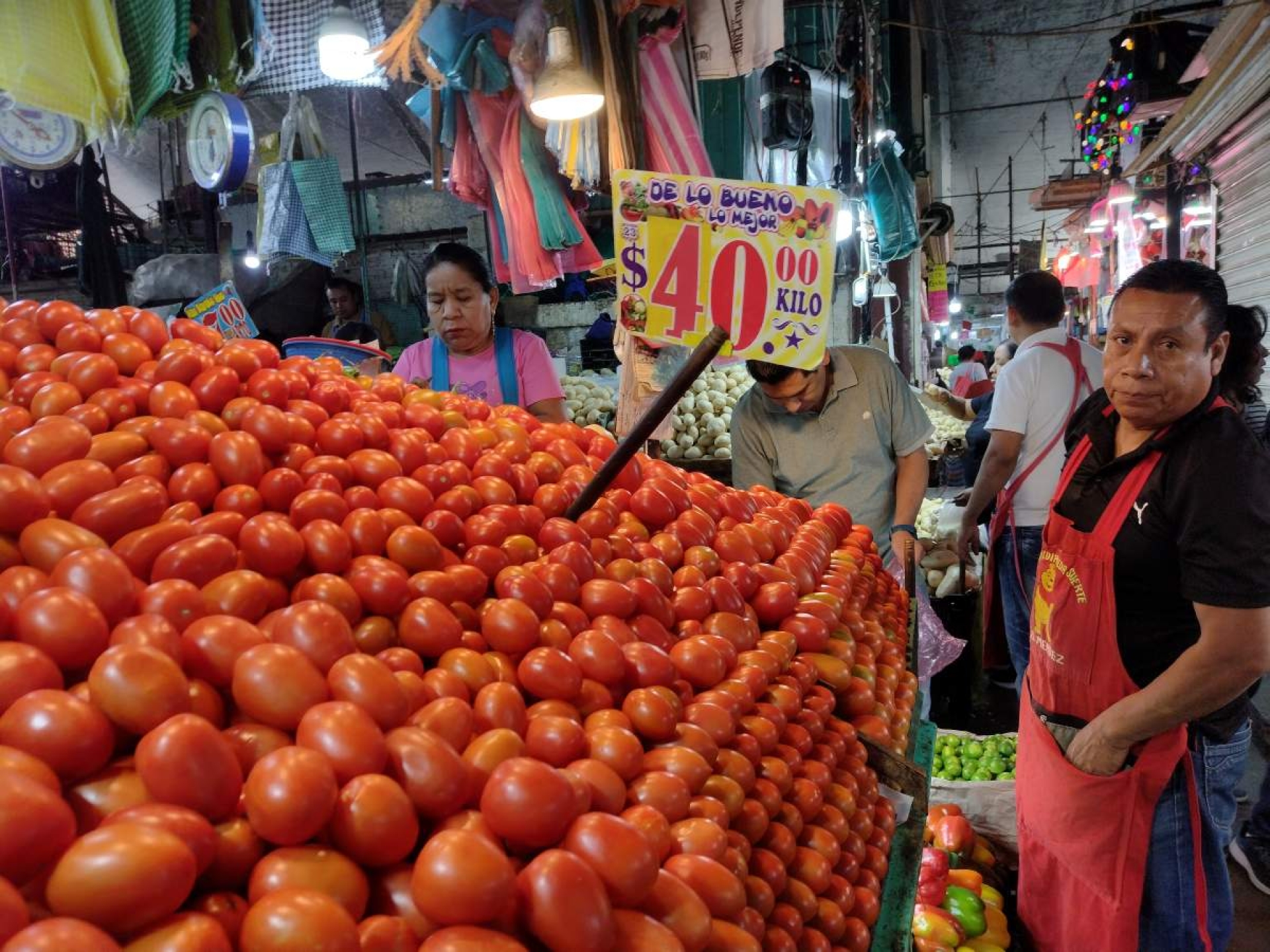 Se cuidan en el mercado ALM de billetes falsos