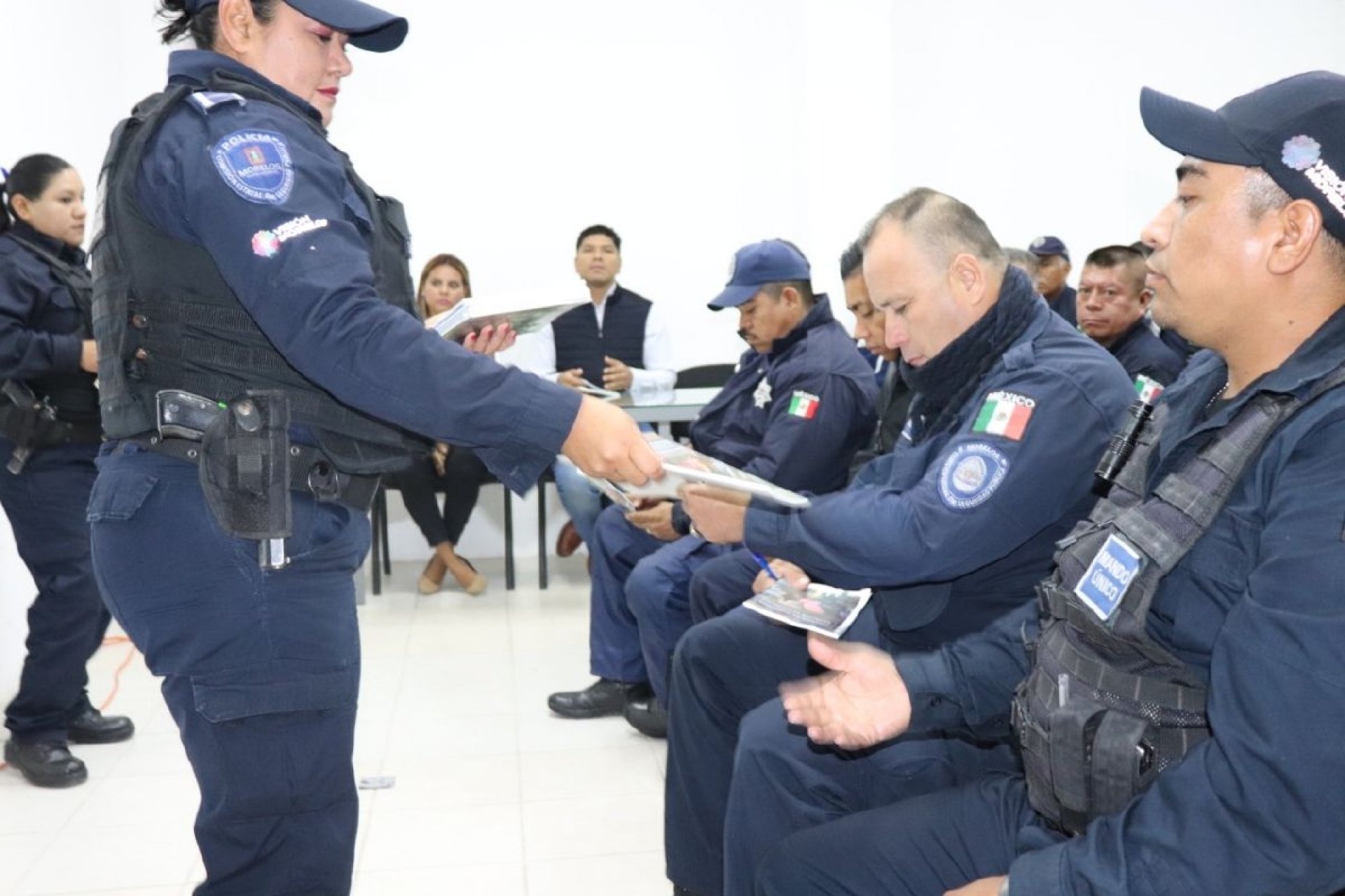 Capacitan a policías de Puente de Ixtla en materia de violencia de género