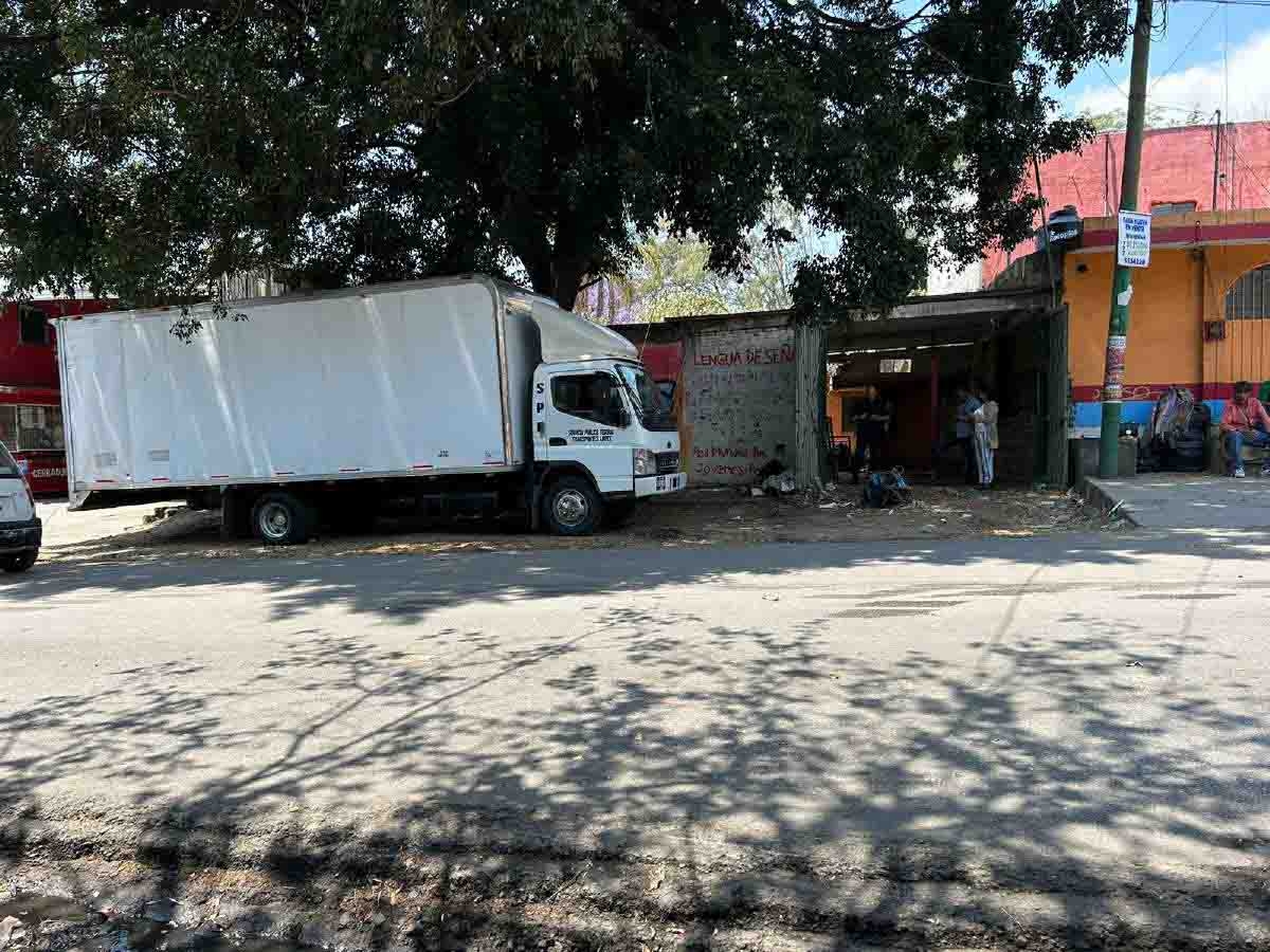 Incautan vehículos en un taller de hojalatería de Ocotepec