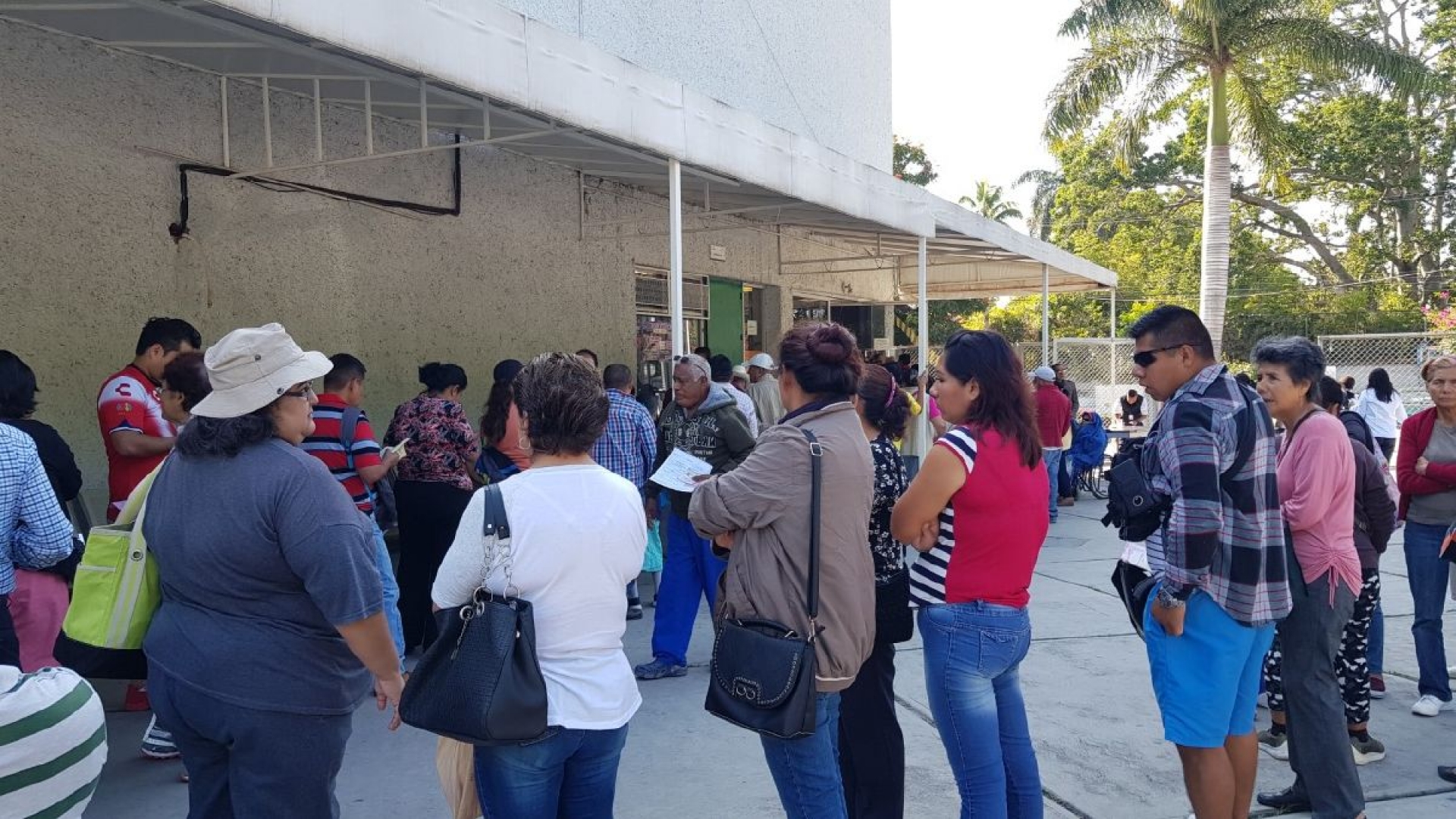 Derechohabientes del ISSSTE de Cuautla, inconformes por falta de medicamentos