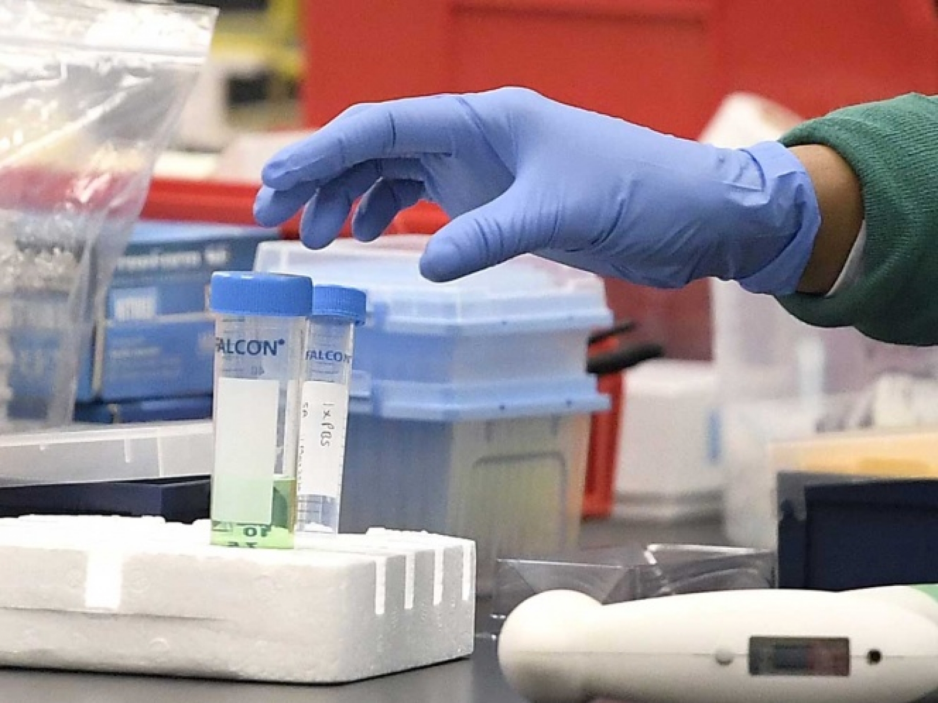 Alerta ONU sobre tráfico de vacunas contra covid-19