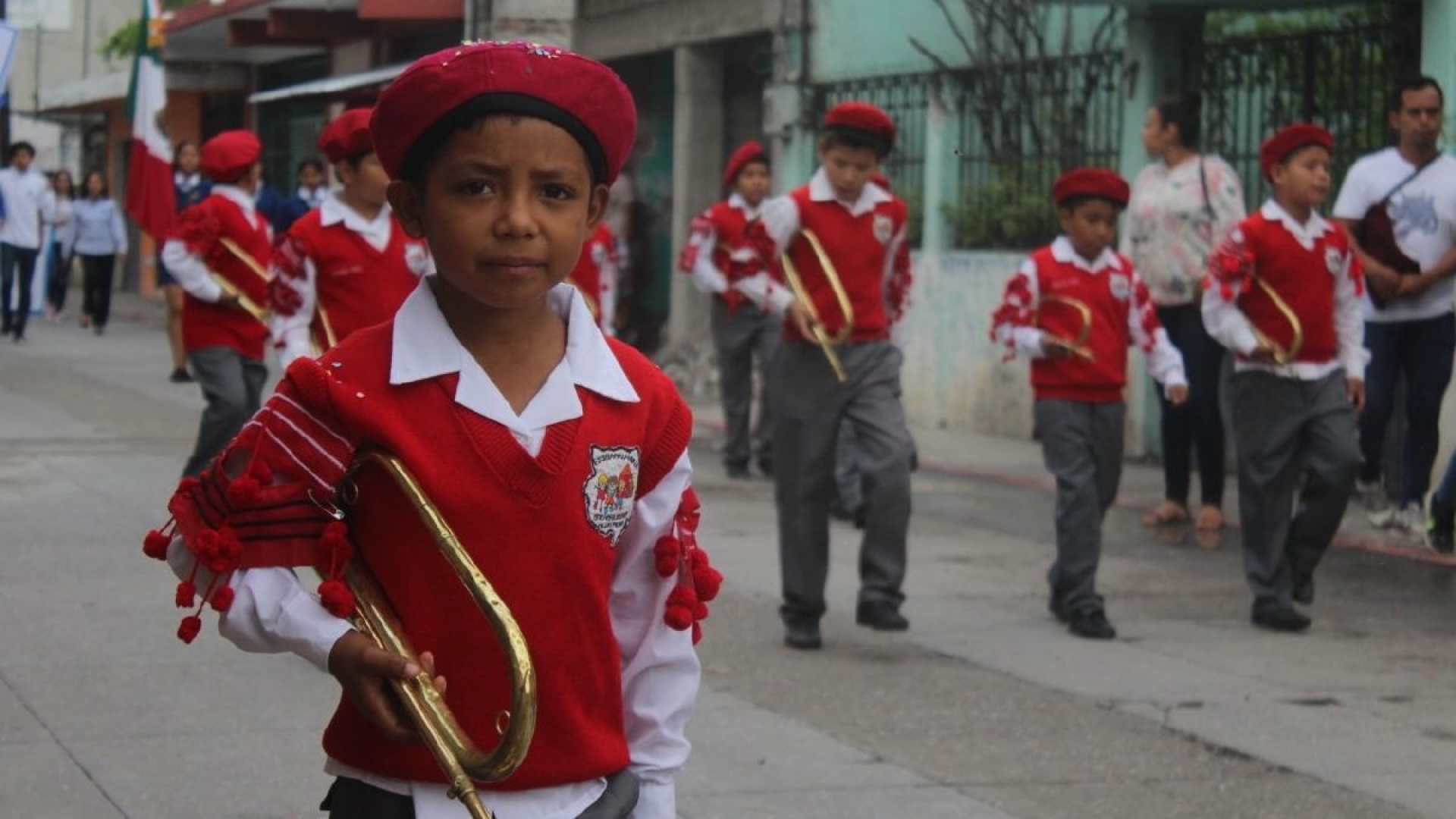Realizan desfile cívico en el poblado de Galeana