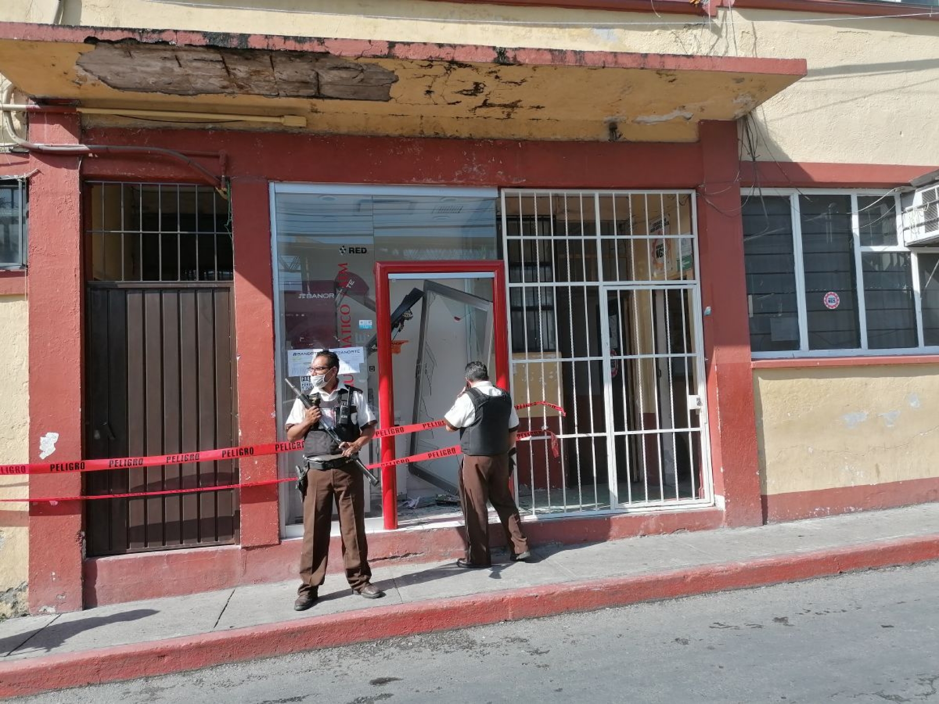 Destrozan cajero para sacar el dinero en Jiutepec