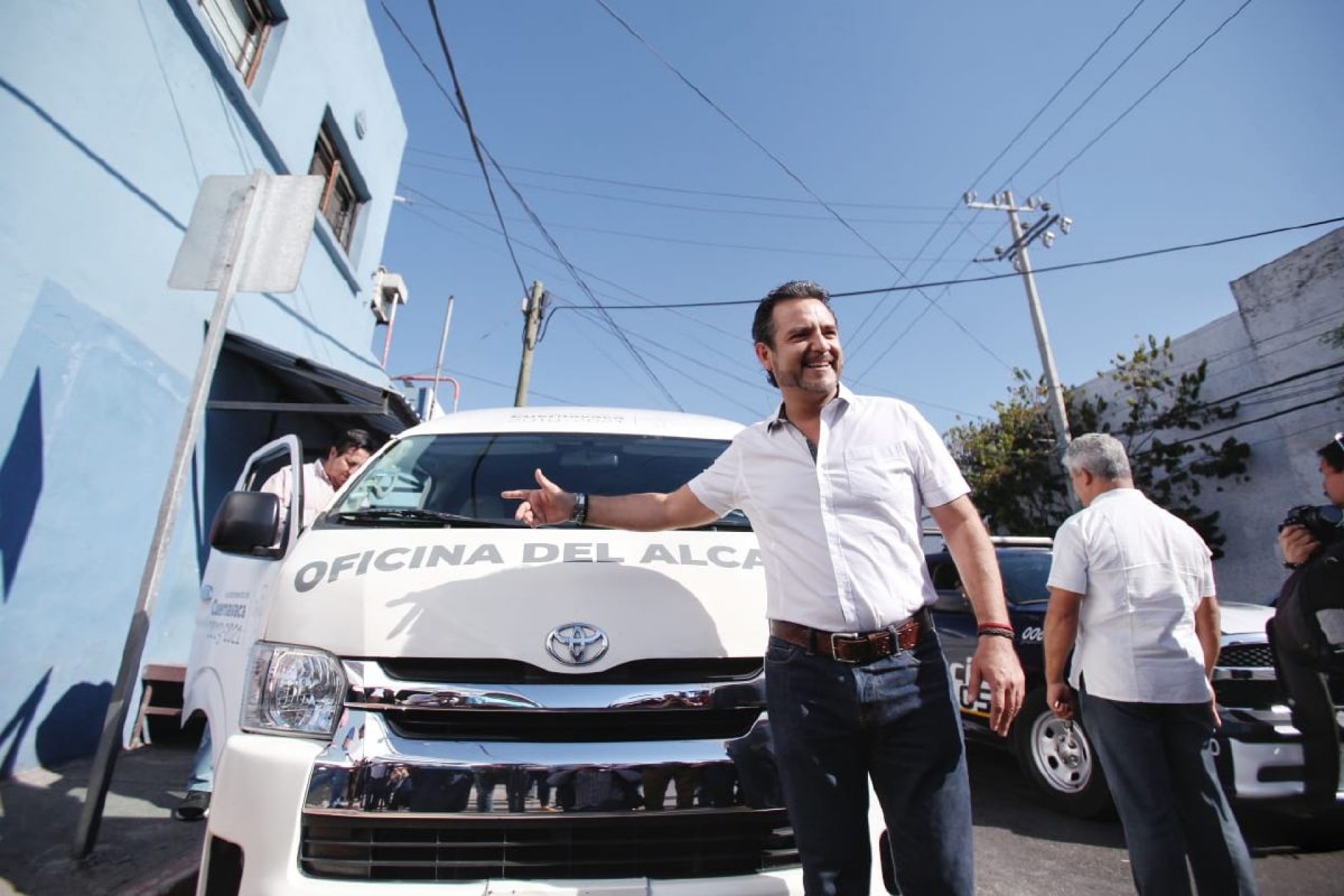 Presenta Antonio Villalobos su oficina móvil