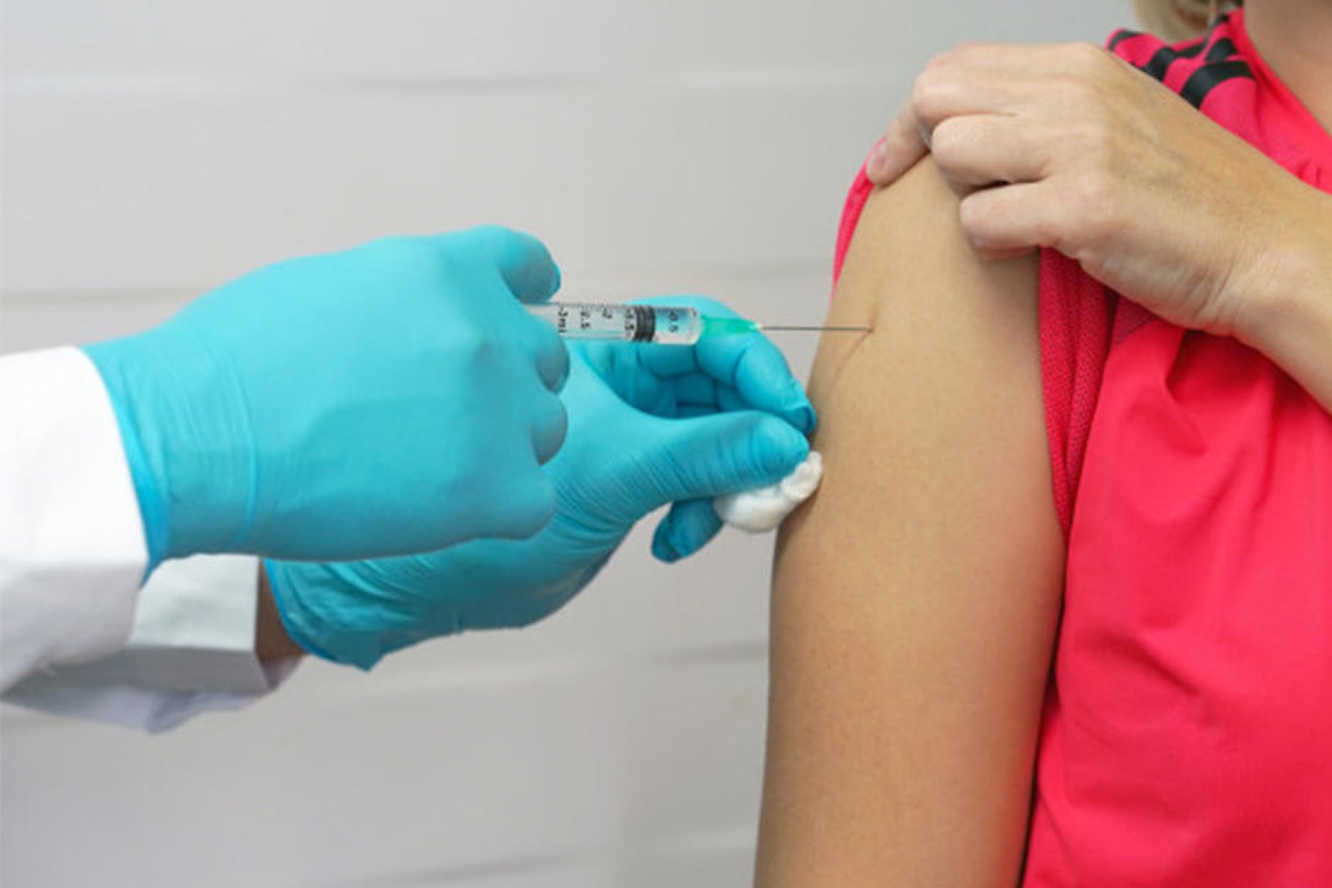 OMS alerta por escazes de vacunas contra la gripe en todo el mundo
