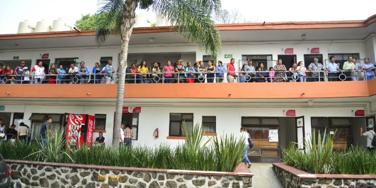 Se manifiestan comerciantes semifijos y ambulantes en el Ayuntamiento de Cuernavaca