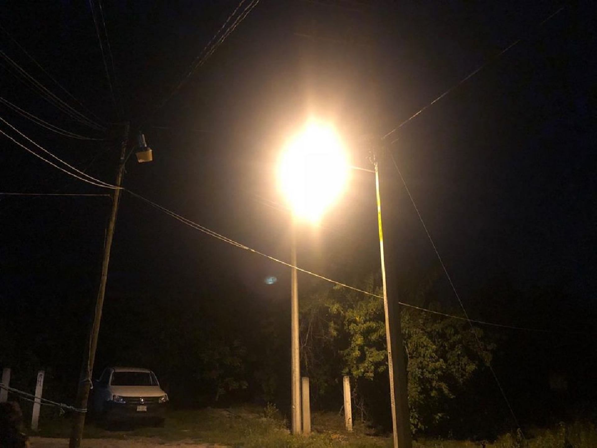 Entrega el exedil Agustín Alonso ampliación de red eléctrica en Oaxtepec