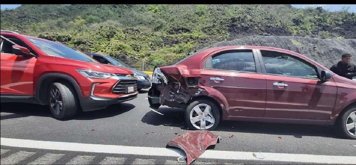 Carambola entre autos y moto deja un lesionado