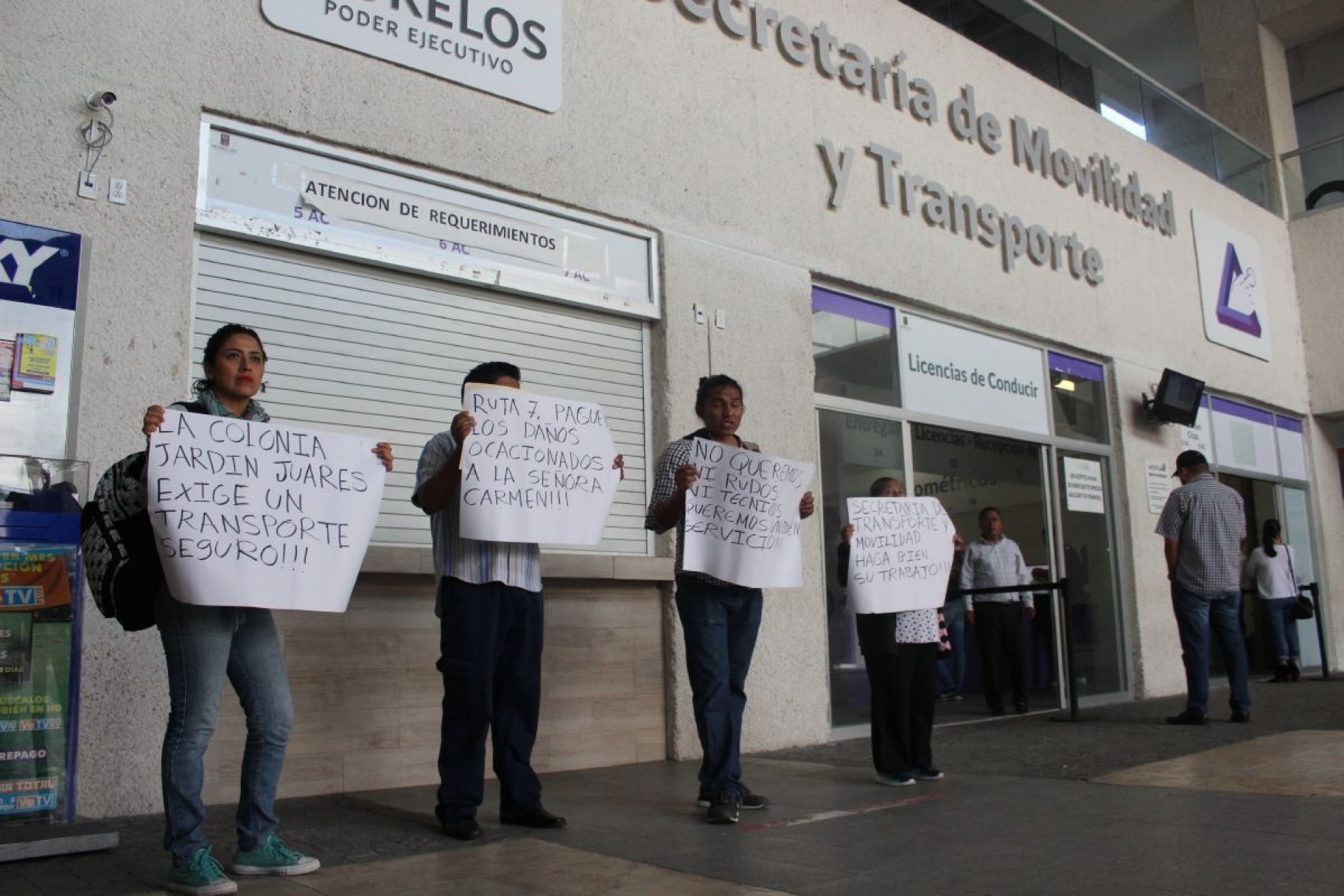 Protestan usuarios por mal servicio de Ruta 7