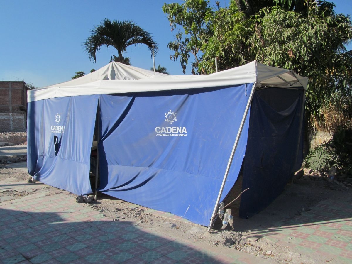 Viento derriba tiendas de damnificados en Jojutla