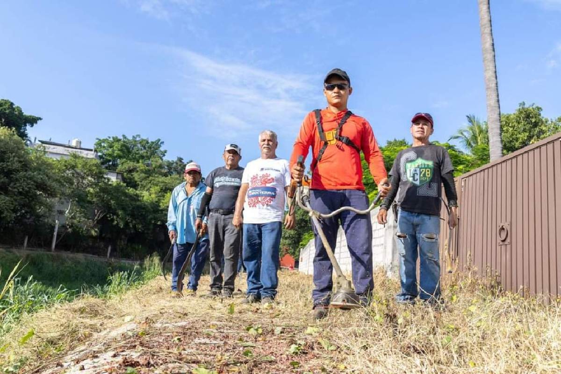 Van por rescate de la barranca 'Salada' de Puente de Ixtla
